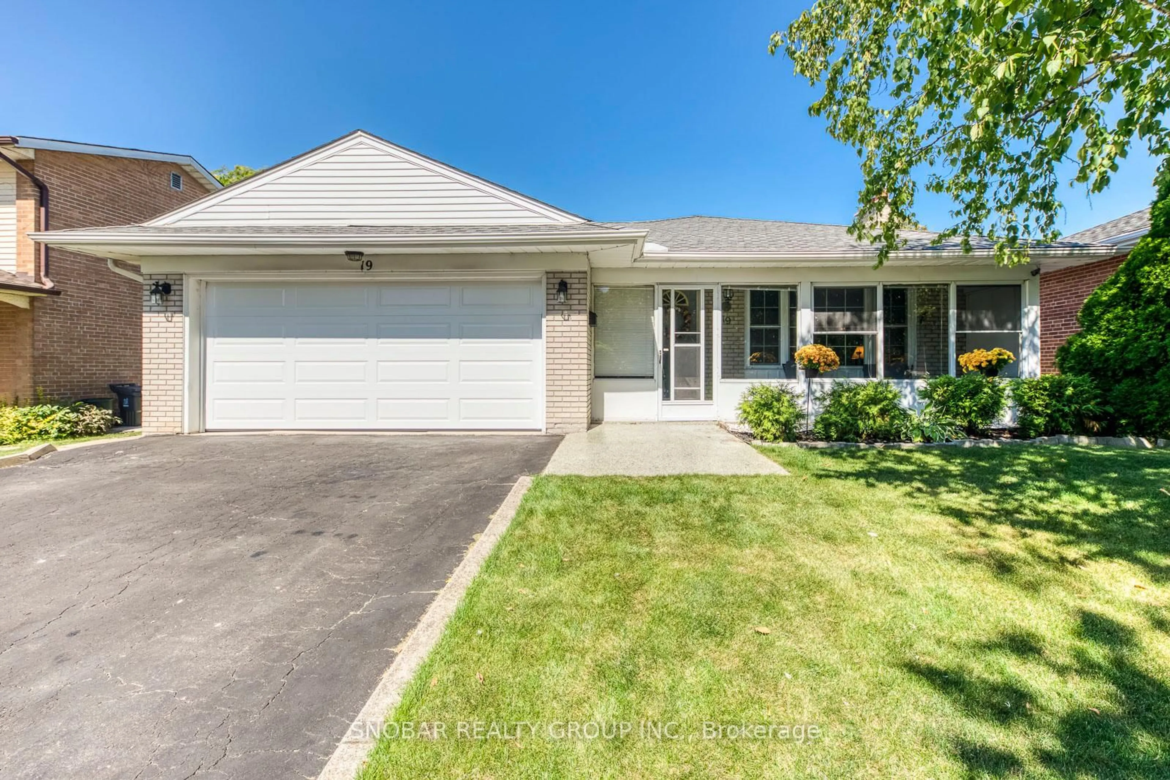Home with vinyl exterior material, street for 19 Deanewood Cres, Toronto Ontario M9B 3A9