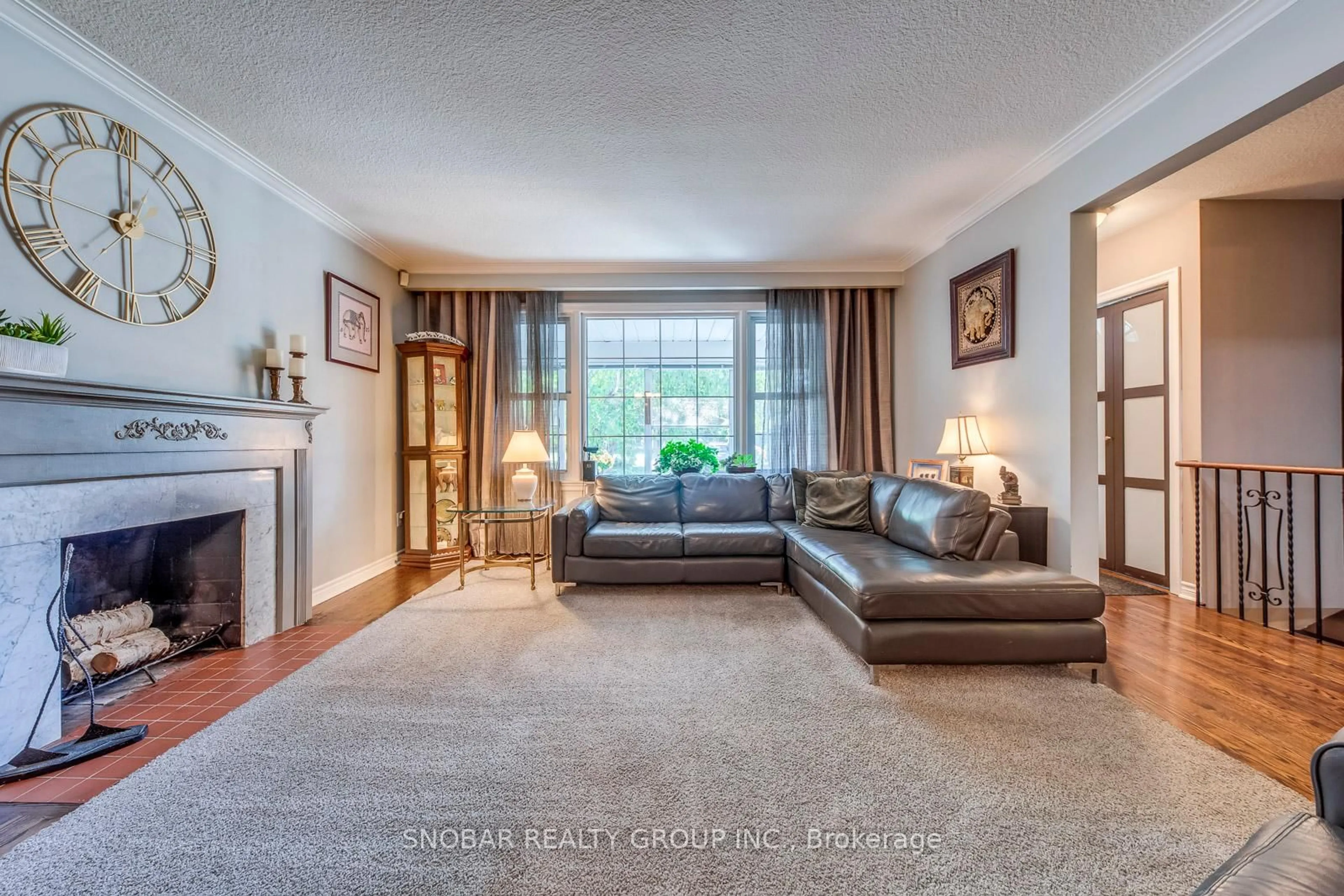 Living room with furniture, unknown for 19 Deanewood Cres, Toronto Ontario M9B 3A9