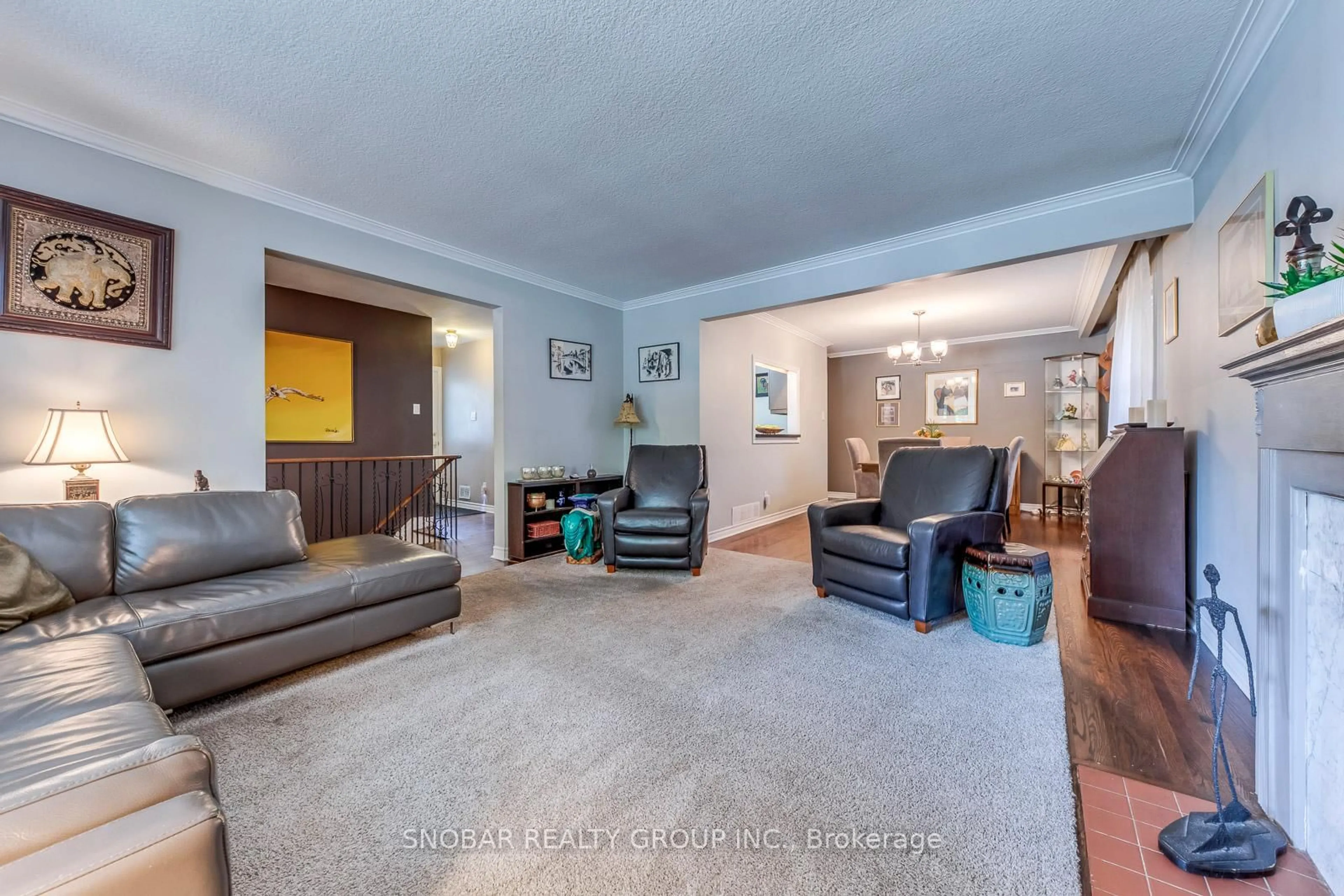Living room with furniture, unknown for 19 Deanewood Cres, Toronto Ontario M9B 3A9
