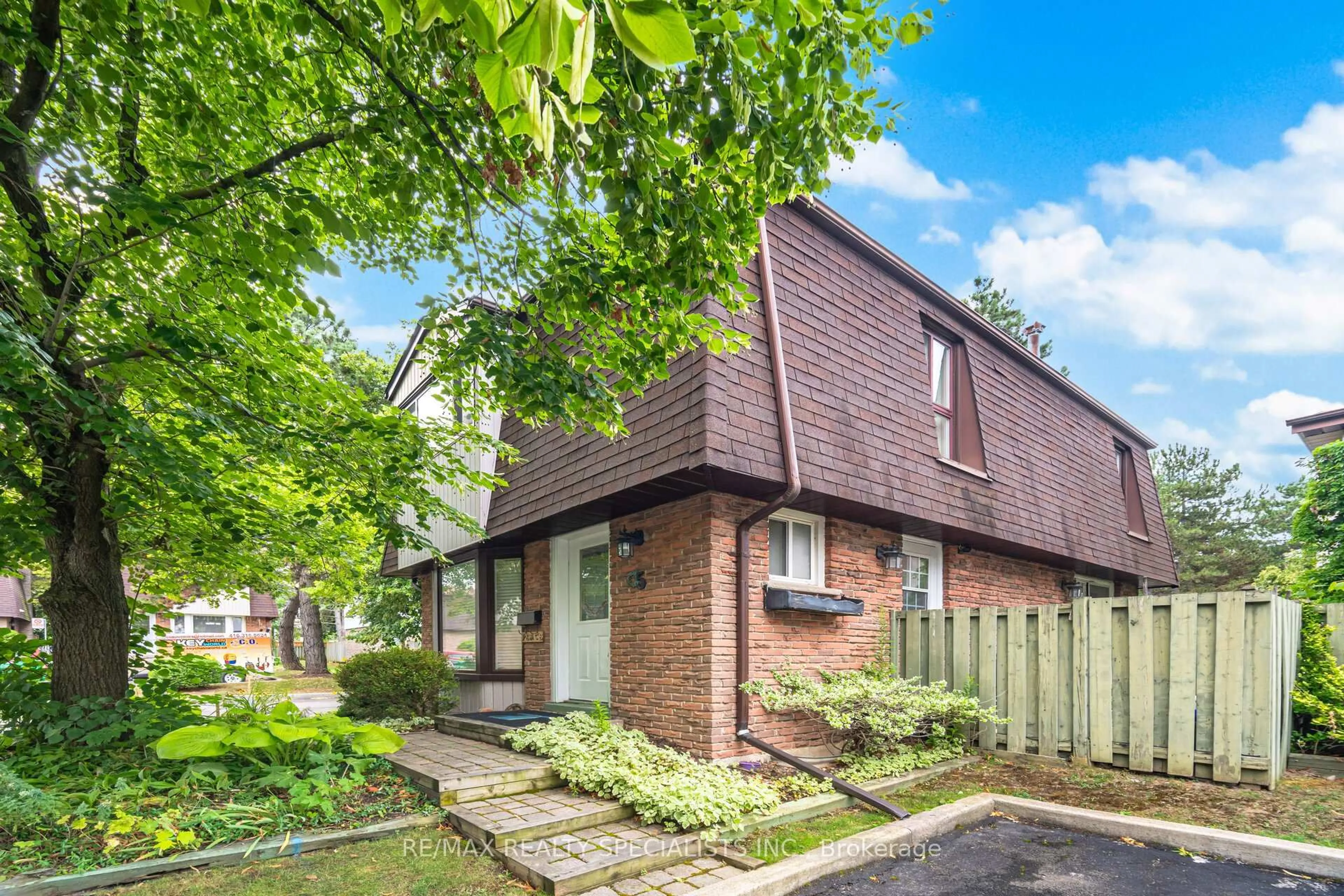Home with brick exterior material, street for 59 Kenninghall Blvd #5, Mississauga Ontario L5N 1J6