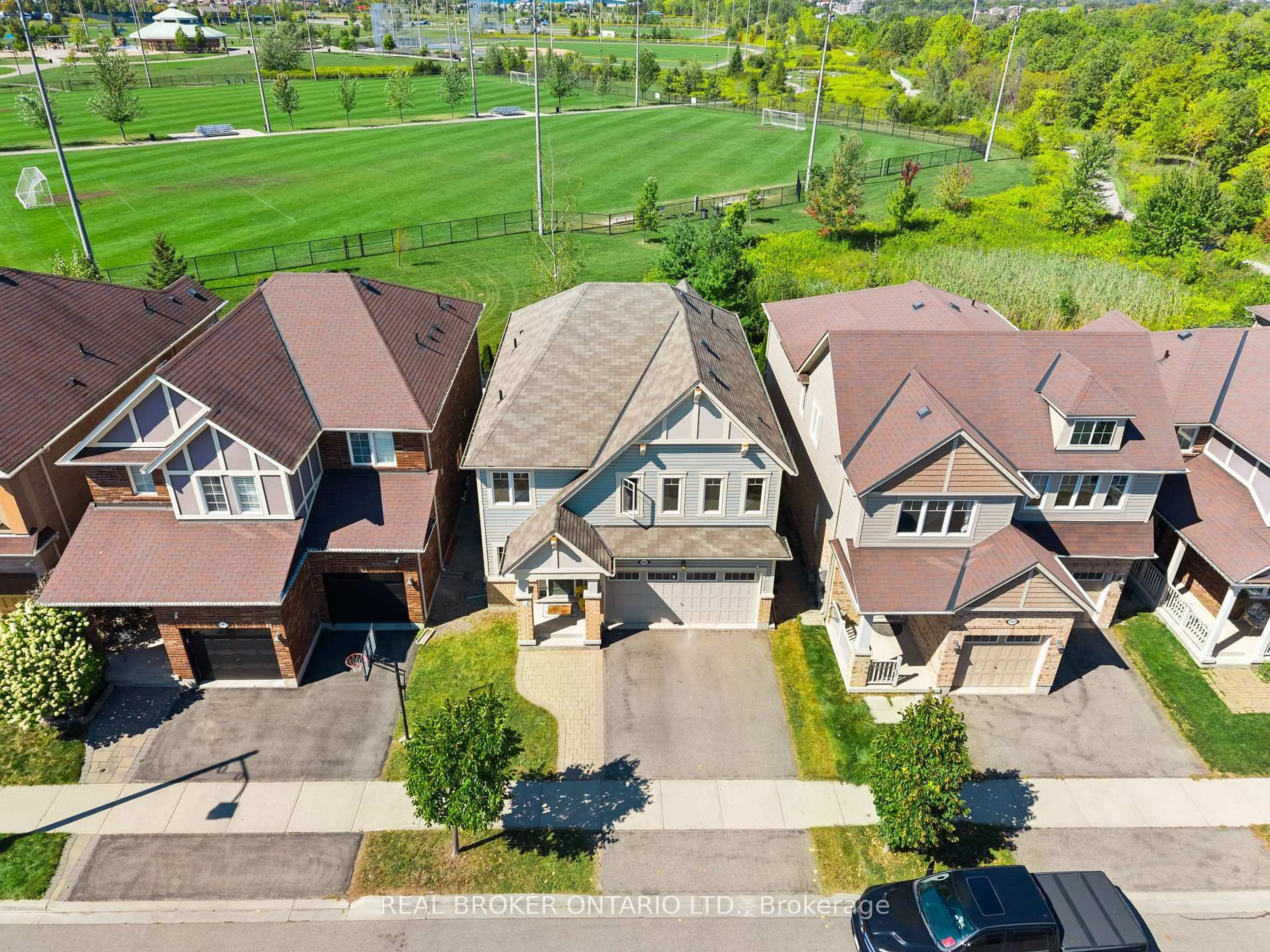 A pic from outside/outdoor area/front of a property/back of a property/a pic from drone, street for 565 Attenborough Terr, Milton Ontario L9T 8H6