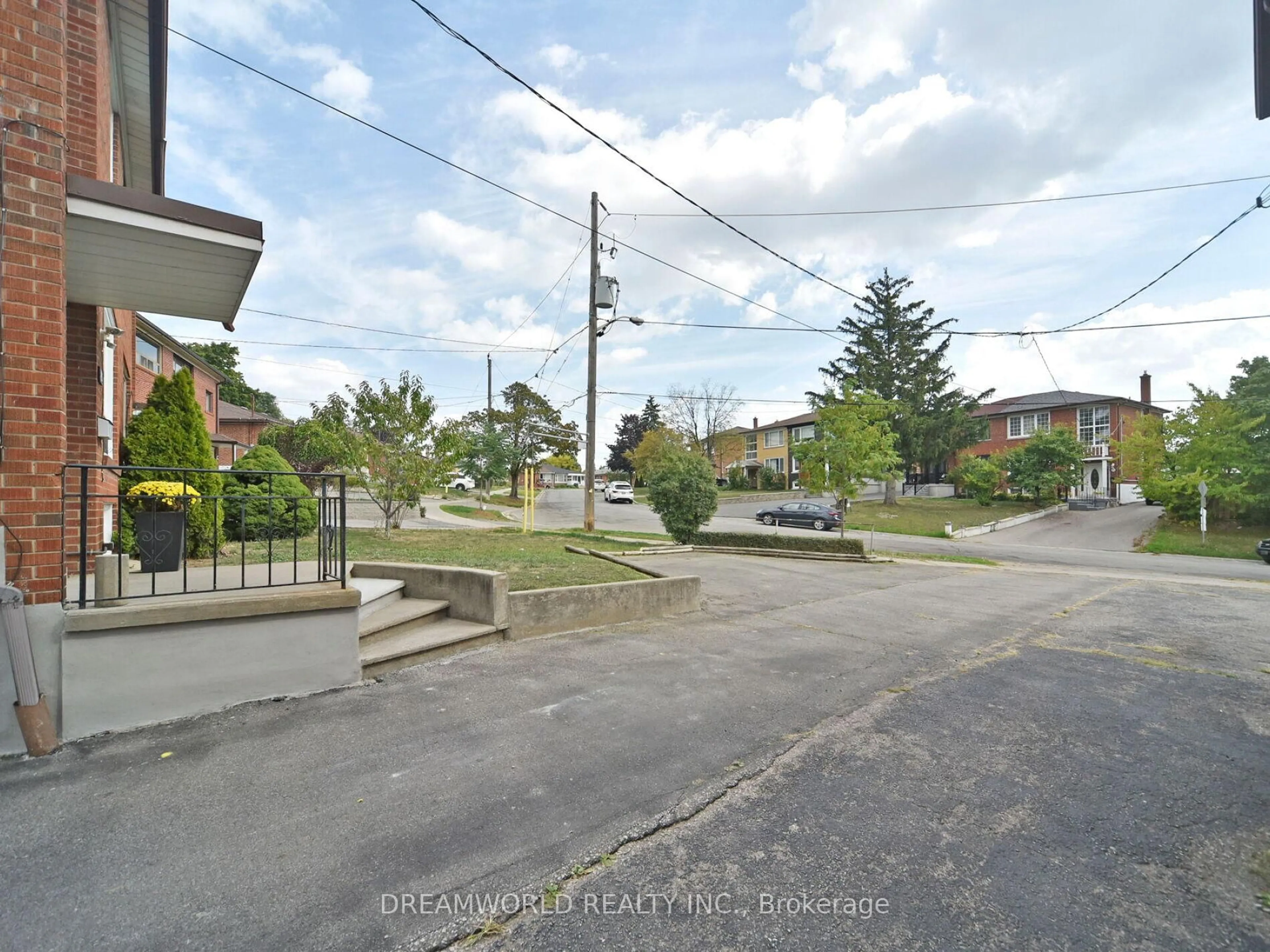 Unknown for 185 Habitant Dr, Toronto Ontario M9M 2P4