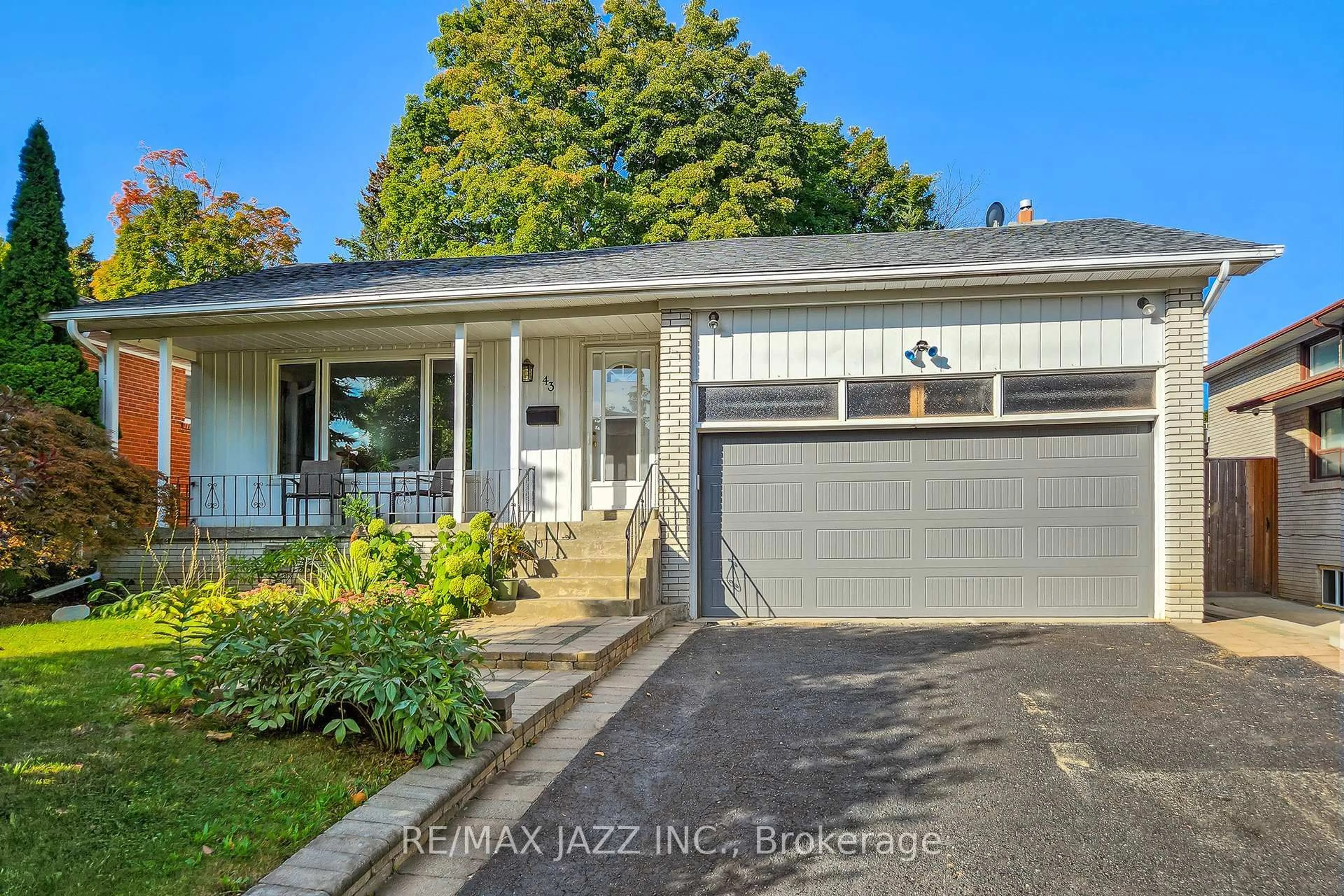 Home with vinyl exterior material, street for 43 Kingsborough Cres, Toronto Ontario M9R 2T8