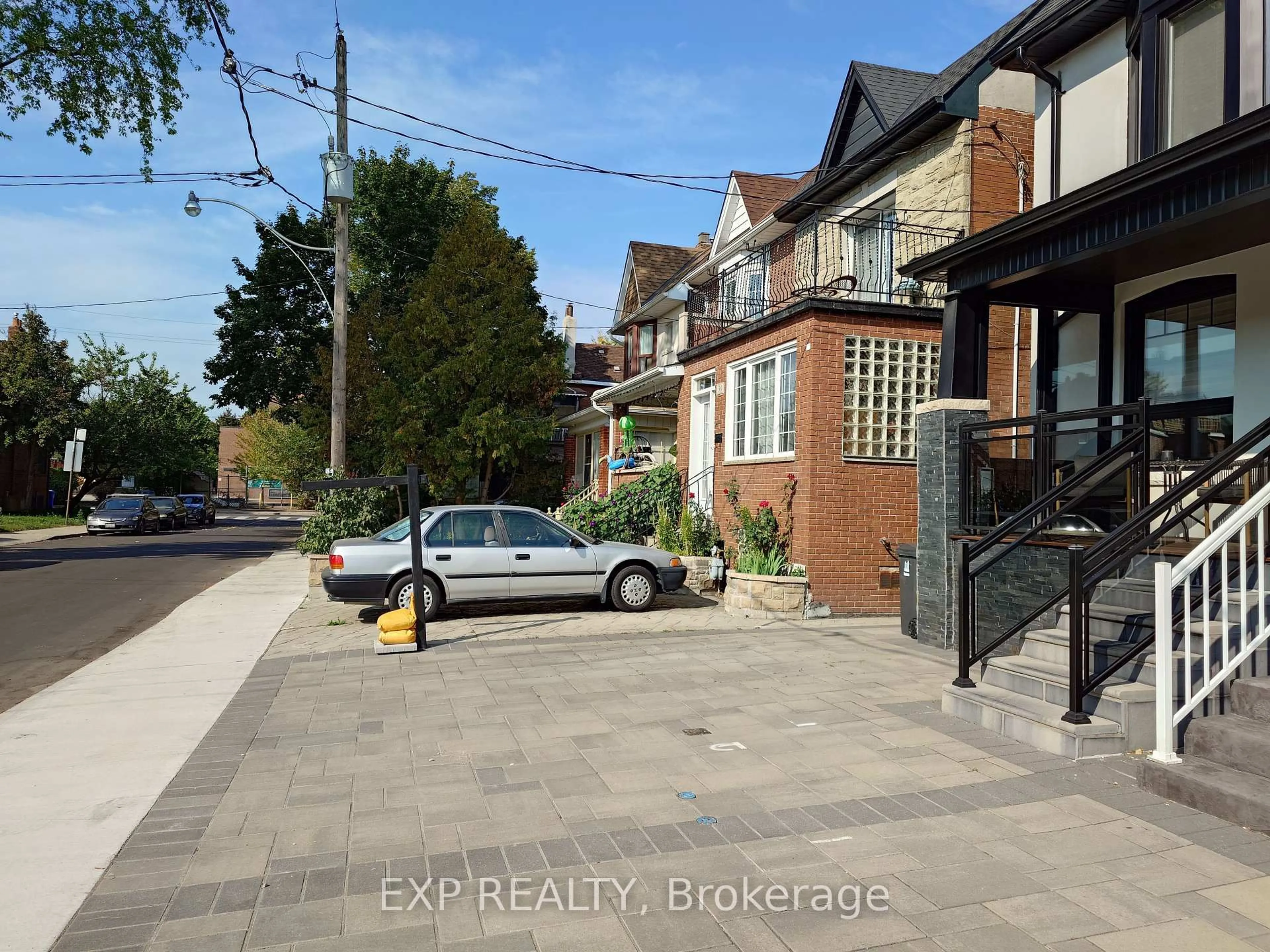 A pic from outside/outdoor area/front of a property/back of a property/a pic from drone, street for 36 Talbot St, Toronto Ontario M6N 1G4
