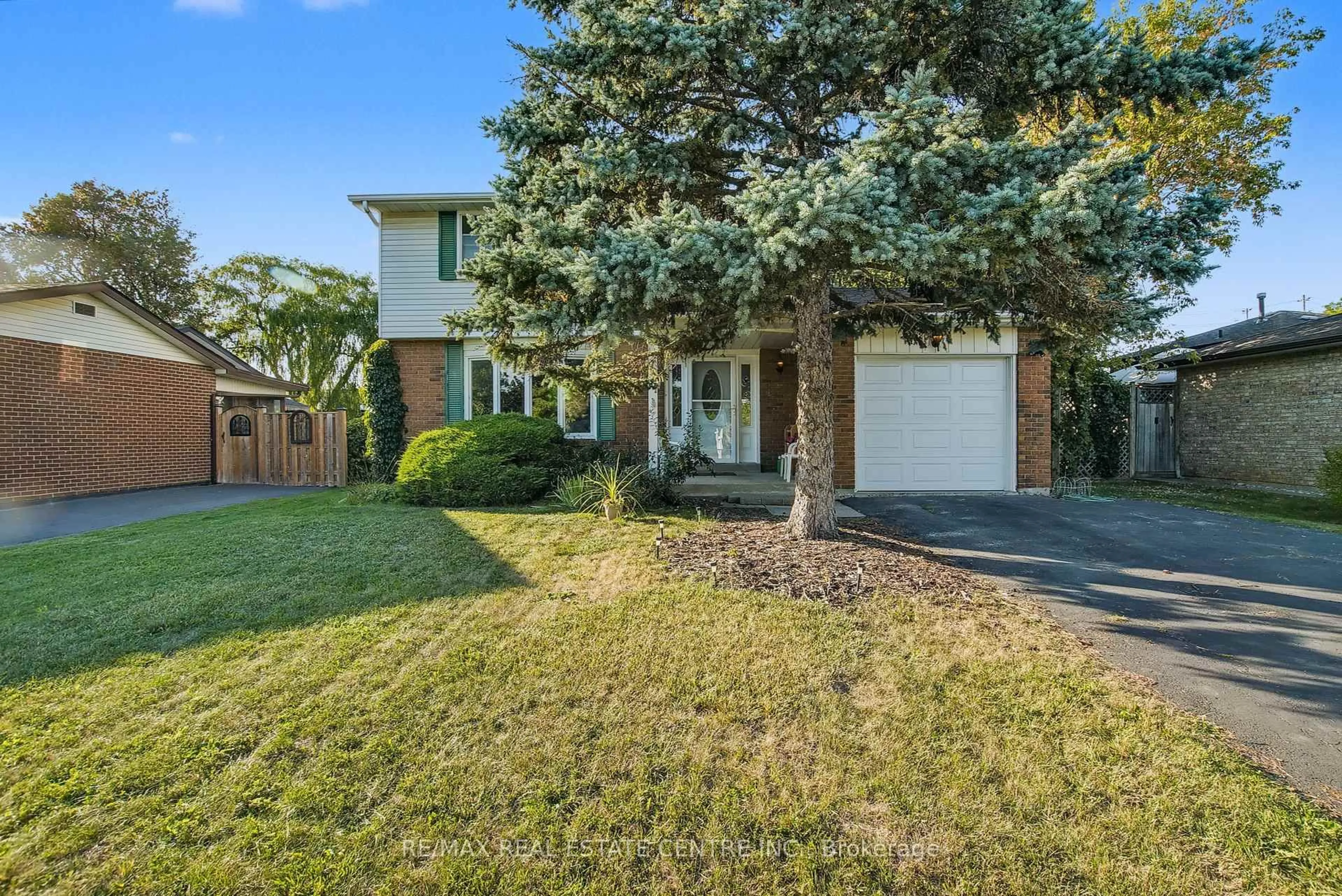 Home with brick exterior material, street for 721 Willow Ave, Milton Ontario L9T 3E5