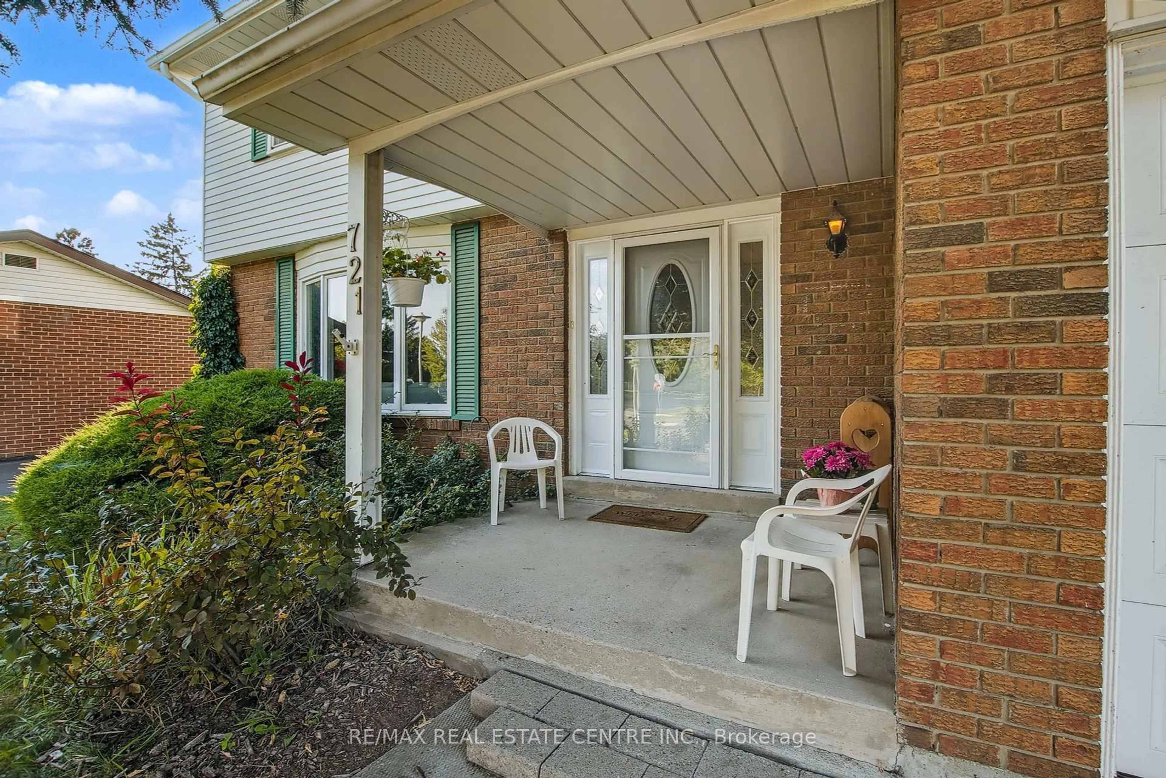 Indoor entryway for 721 Willow Ave, Milton Ontario L9T 3E5