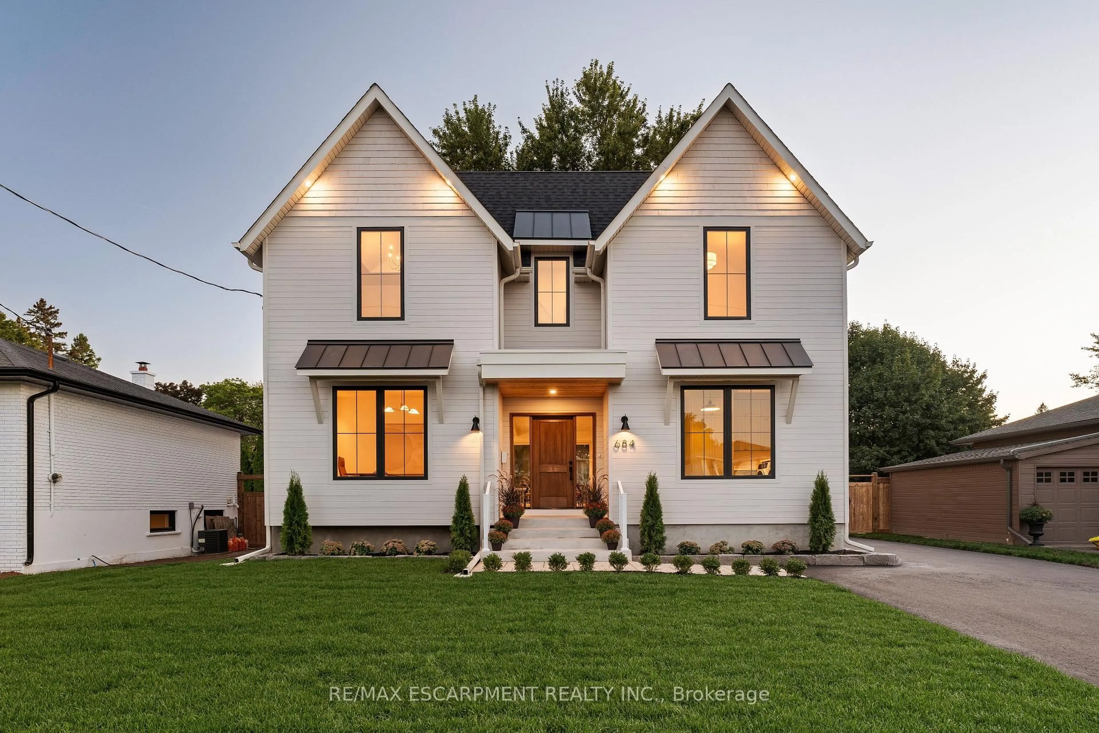 Home with brick exterior material, street for 684 Peele Blvd, Burlington Ontario L7R 3B9