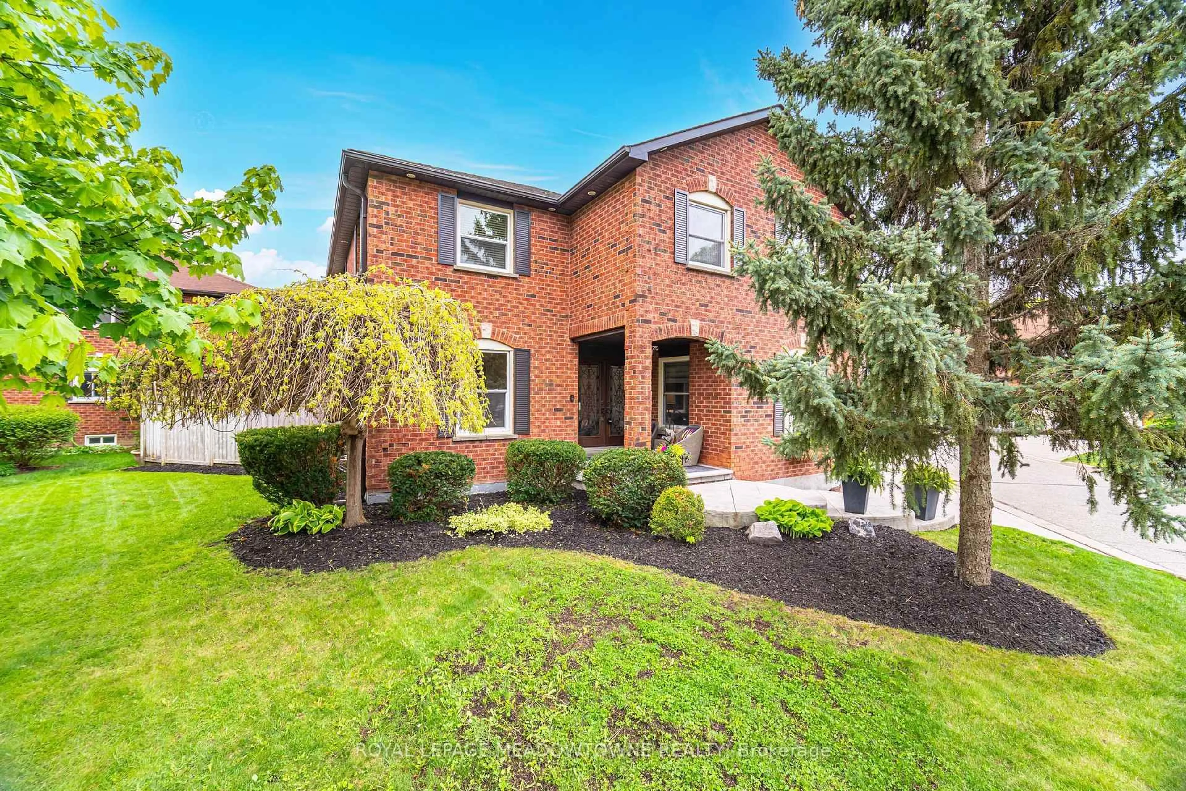 Home with brick exterior material, street for 6402 Tenth Line, Mississauga Ontario L5N 5T4