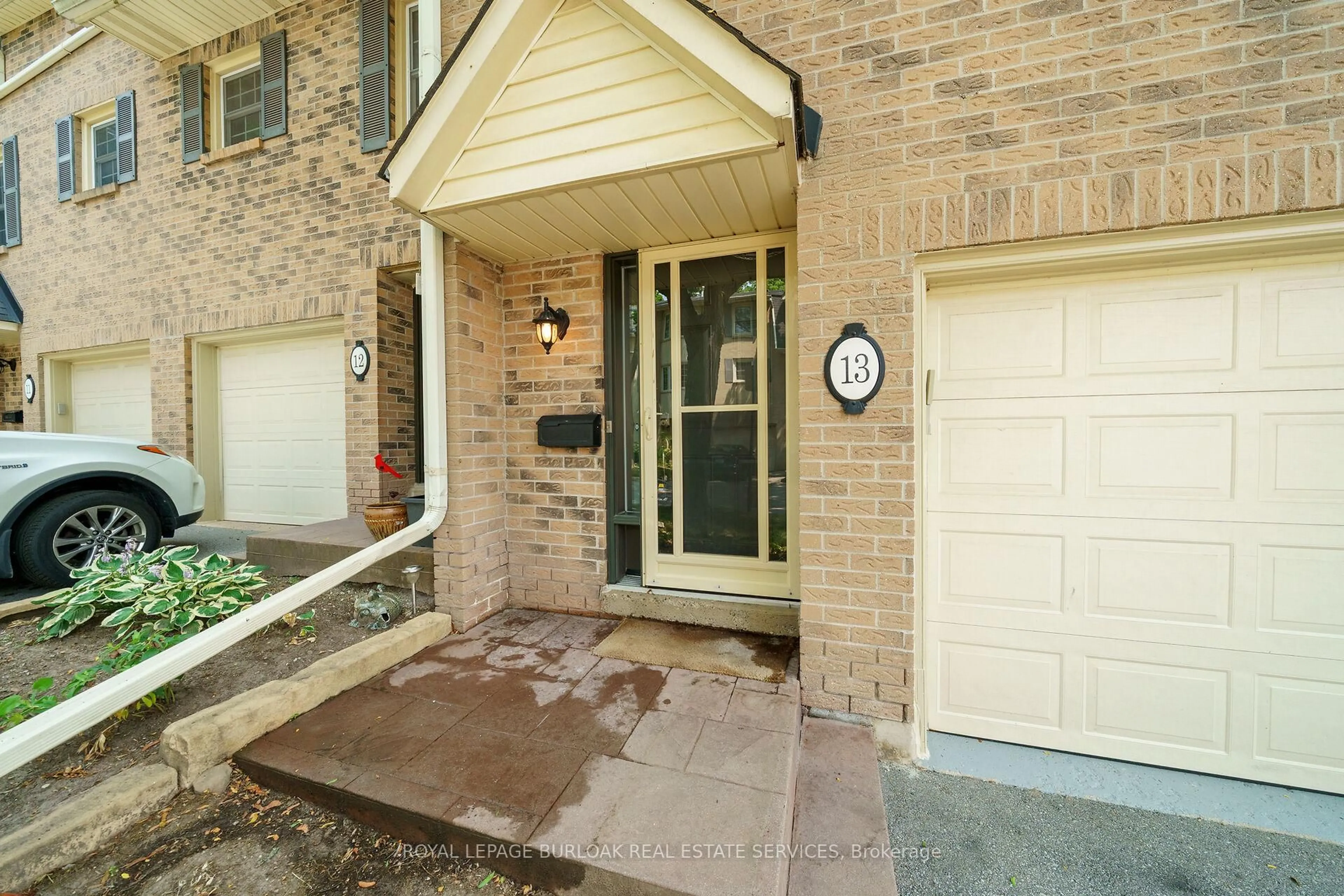 Indoor entryway for 1351 Ontario St #13, Burlington Ontario L7S 1E9