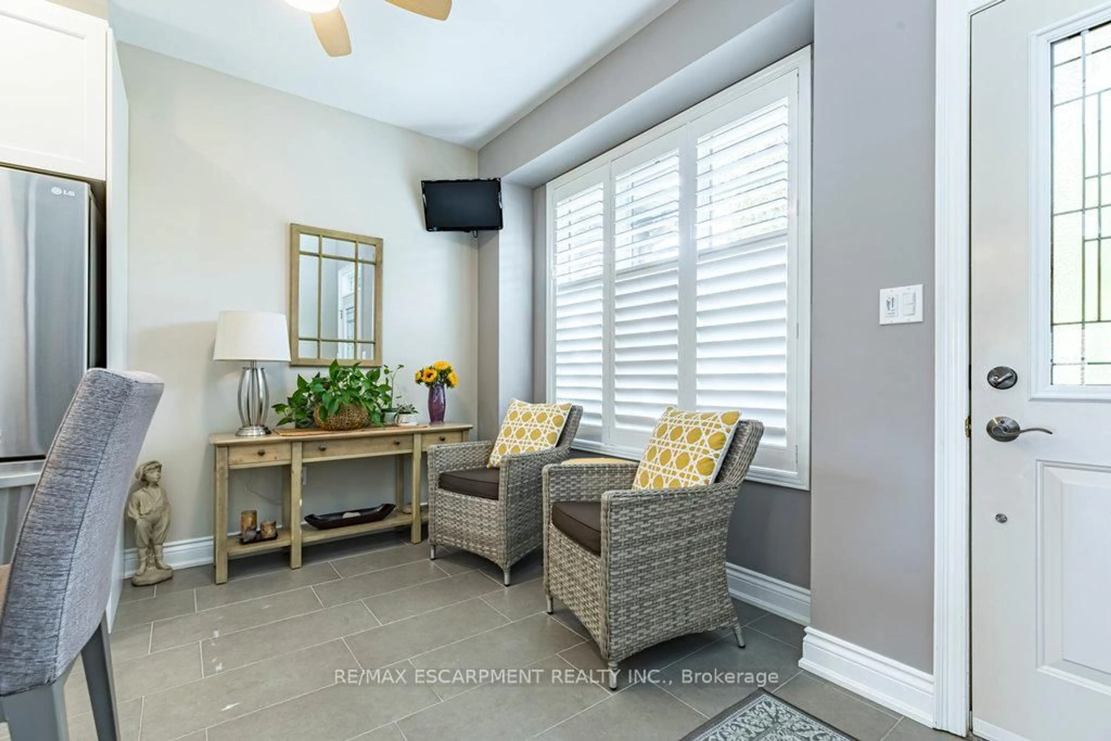 Indoor entryway for 4220 Sarazen Dr #22, Burlington Ontario L7M 5C6
