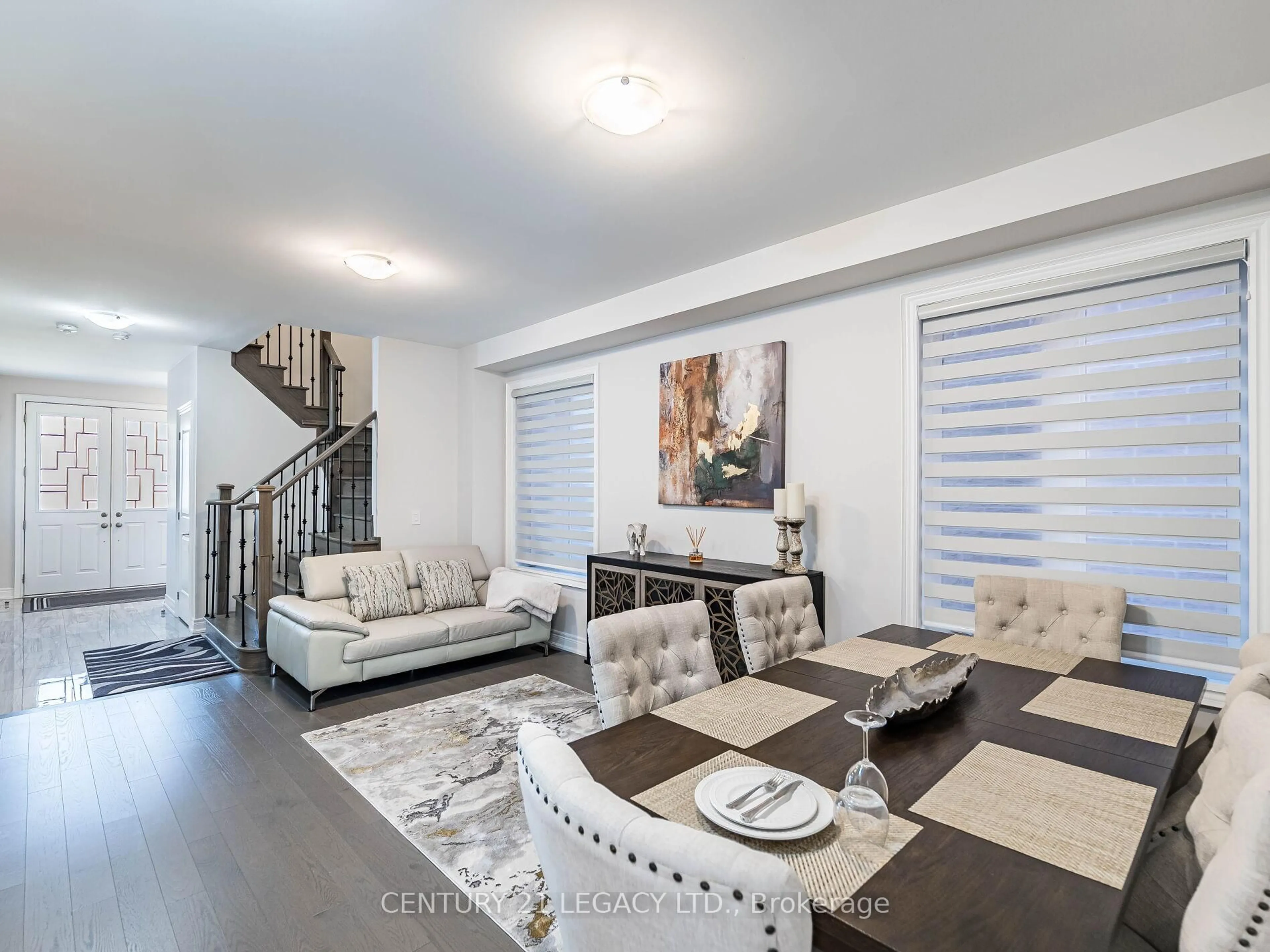Living room with furniture, unknown for 21 Goodview Dr, Brampton Ontario L6R 4C3