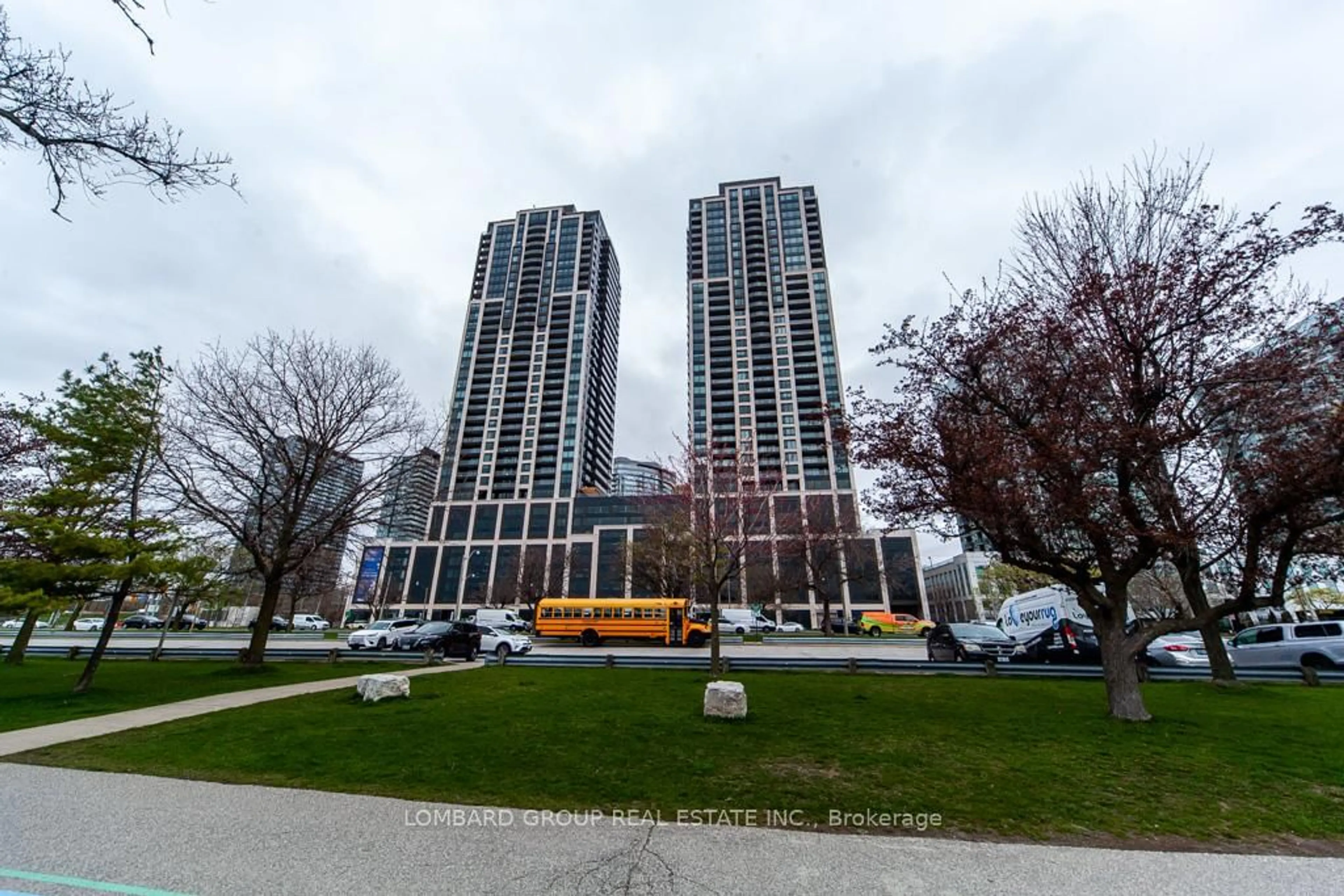 A pic from outside/outdoor area/front of a property/back of a property/a pic from drone, street for 1928 Lake Shore Blvd #2508, Toronto Ontario M6S 0B1
