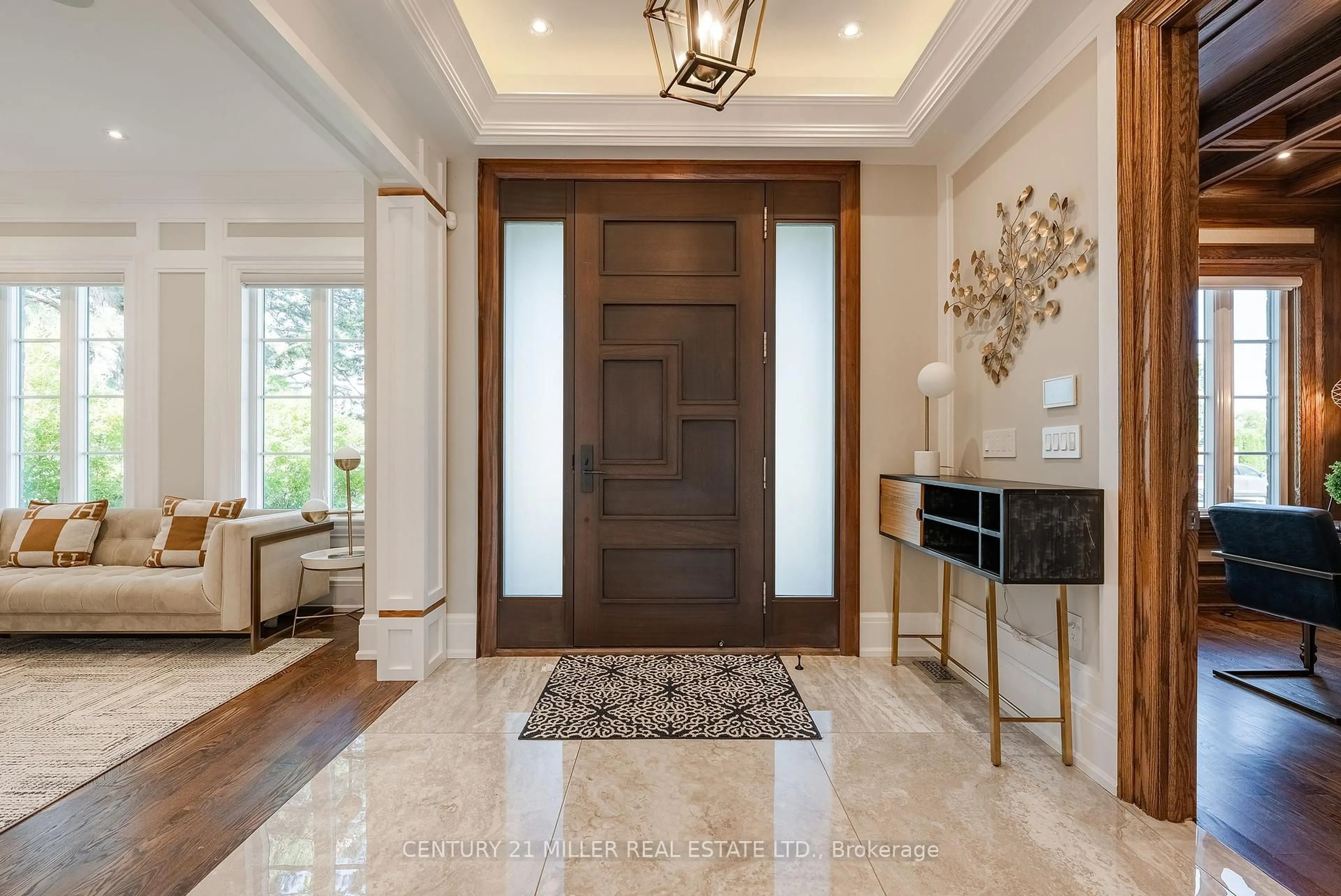 Indoor entryway for 391 Sandhurst Dr, Oakville Ontario L6L 4L1
