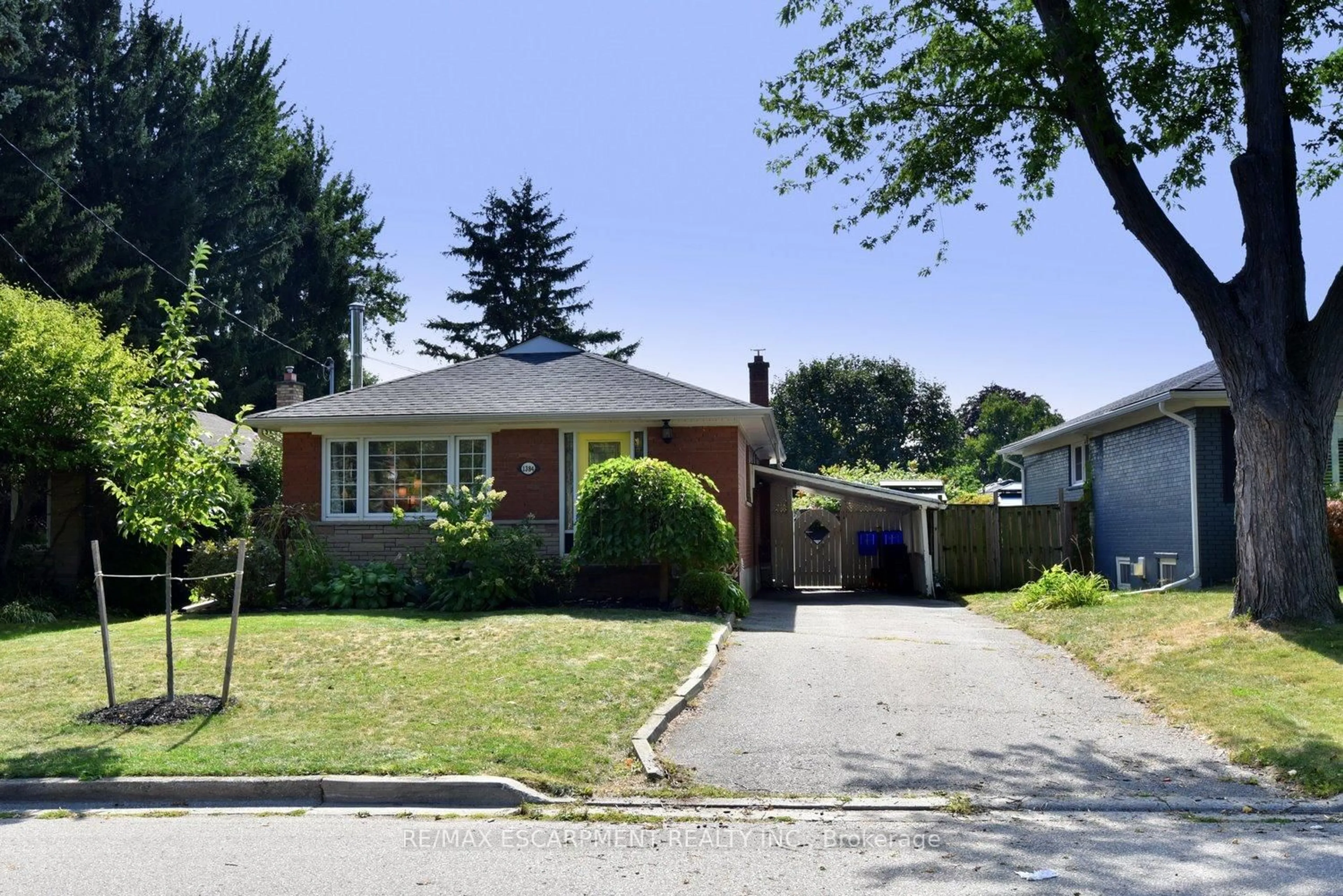 Home with brick exterior material, street for 1384 Niels Ave, Burlington Ontario L7P 2E4
