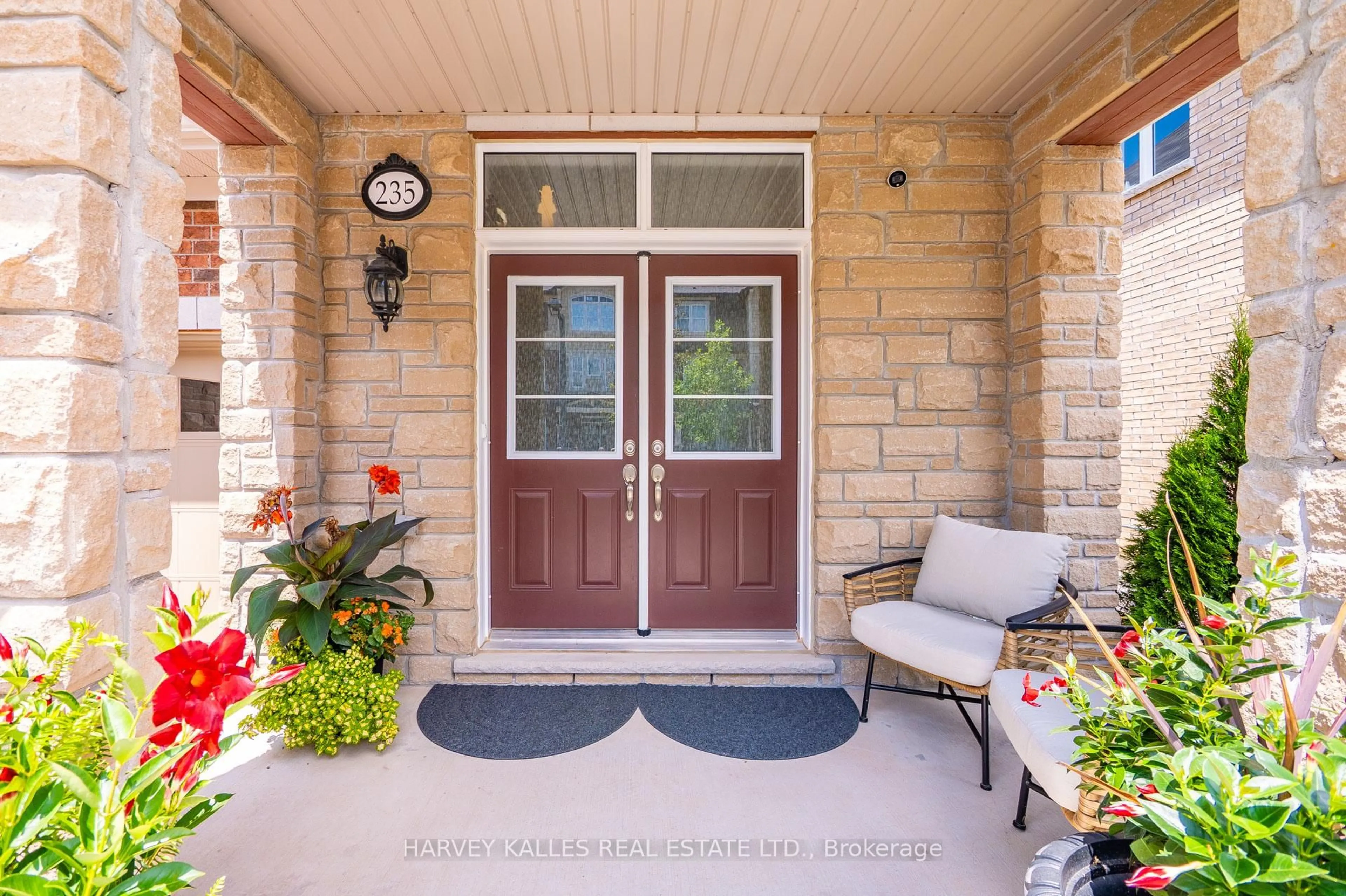 Indoor entryway for 235 Harold Dent Tr, Oakville Ontario L6M 1S3