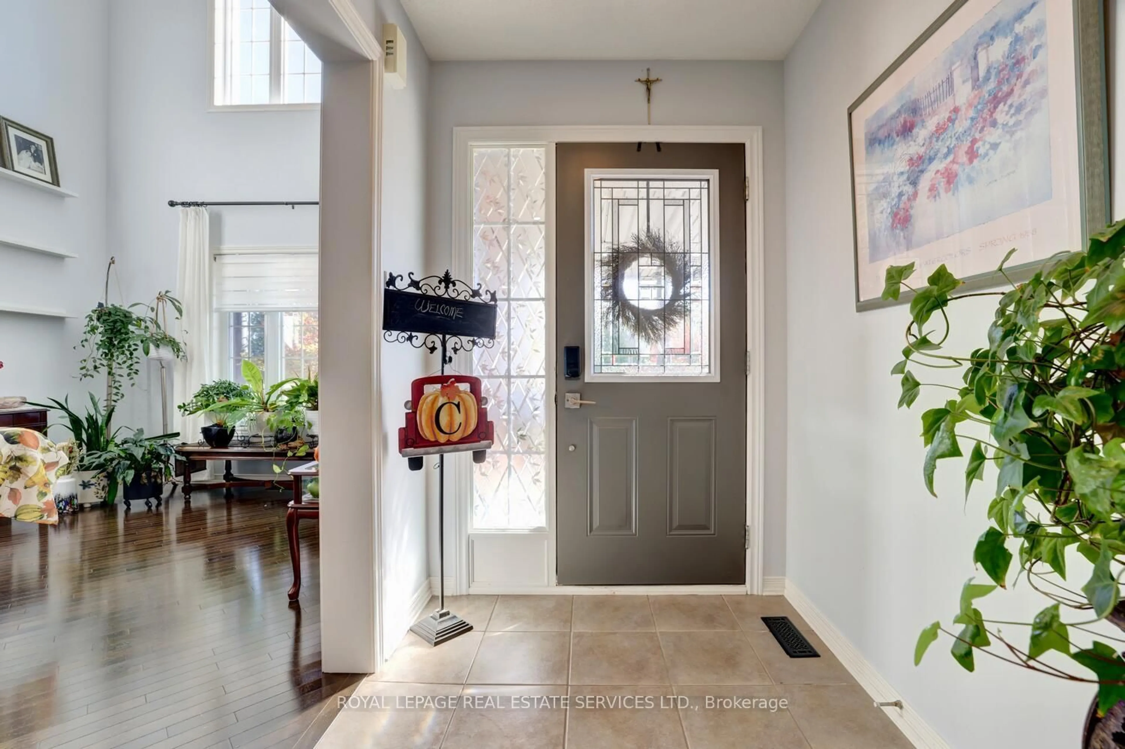 Indoor entryway for 35 Aiken Cres, Orangeville Ontario L9W 0B2