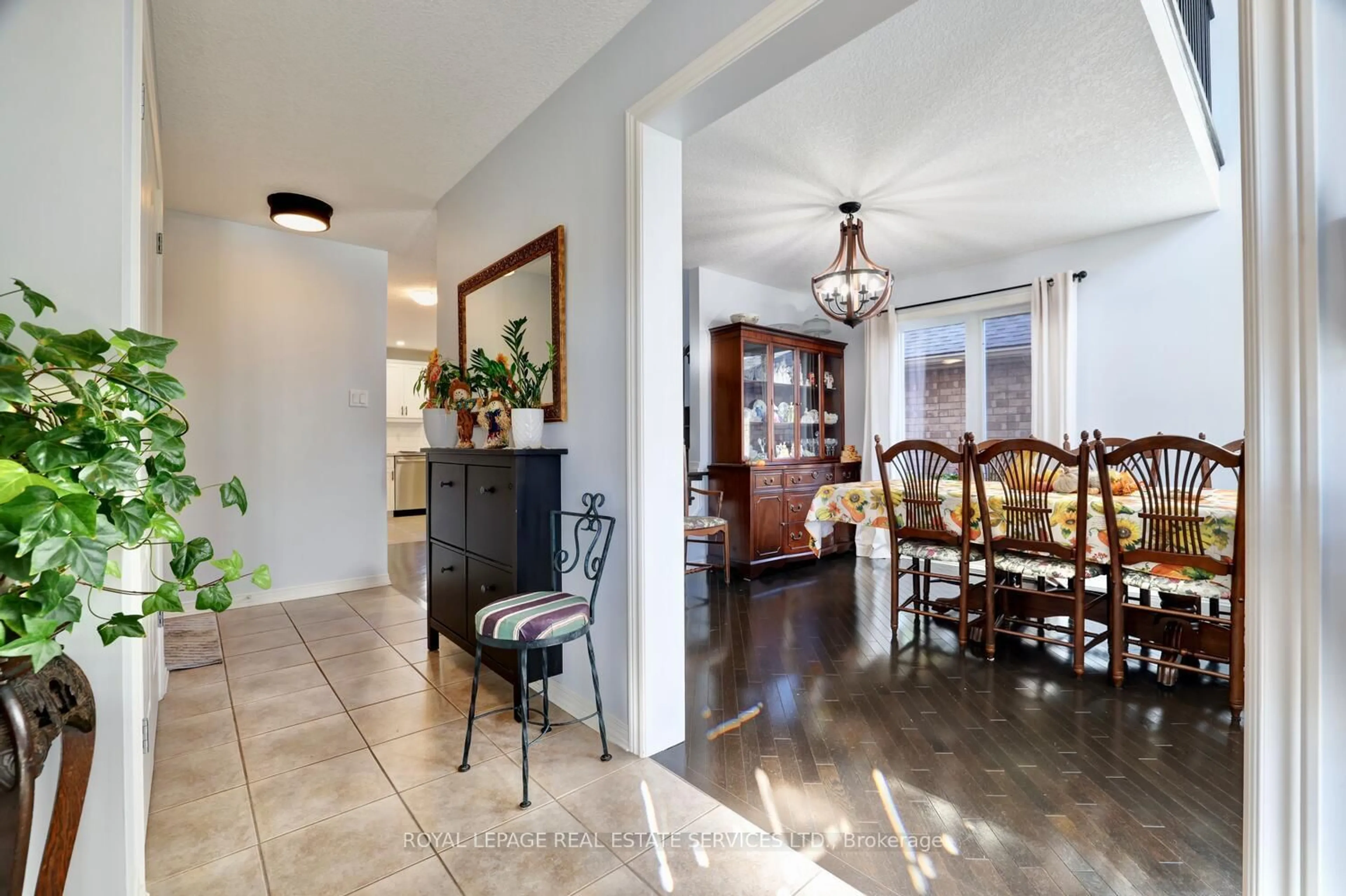 Dining room, ceramic/tile floor for 35 Aiken Cres, Orangeville Ontario L9W 0B2