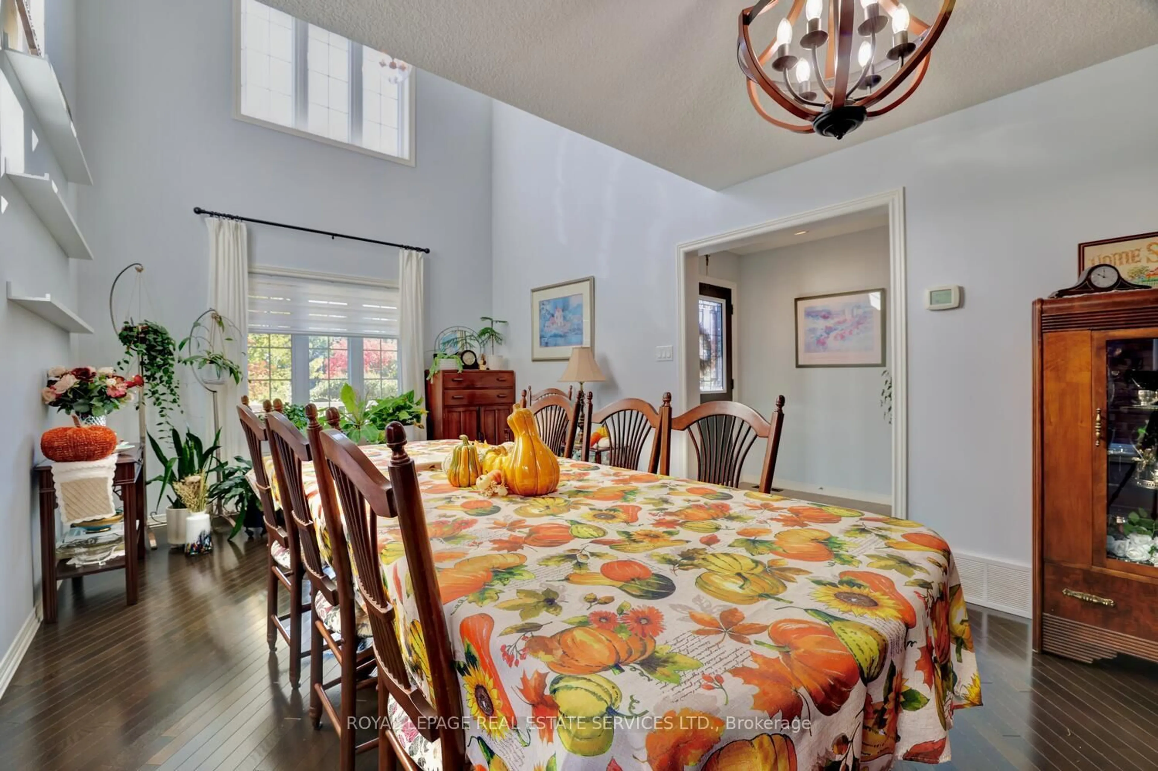 Dining room, ceramic/tile floor for 35 Aiken Cres, Orangeville Ontario L9W 0B2