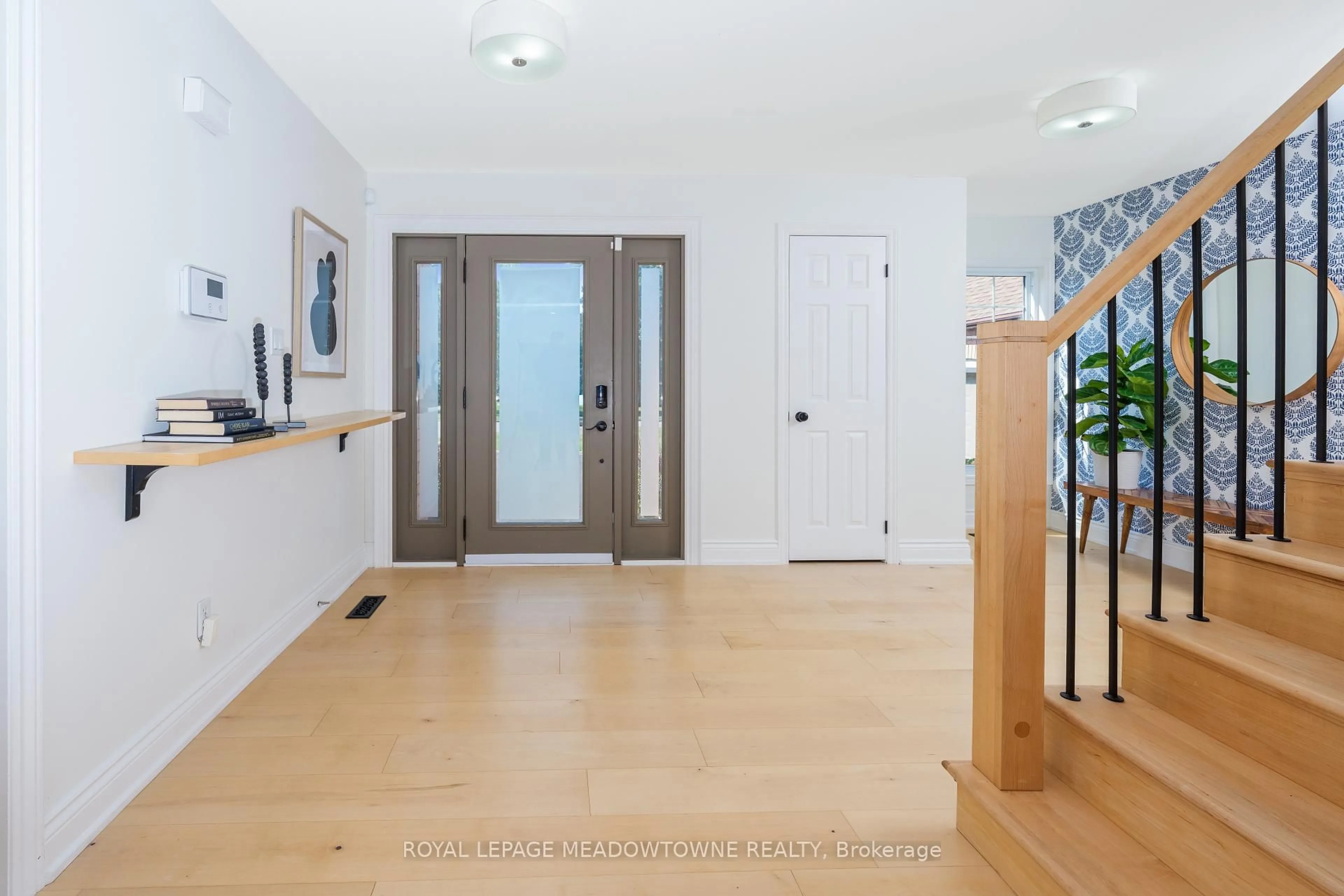 Indoor entryway for 3 Appelbe Crt, Halton Hills Ontario L7G 4S5