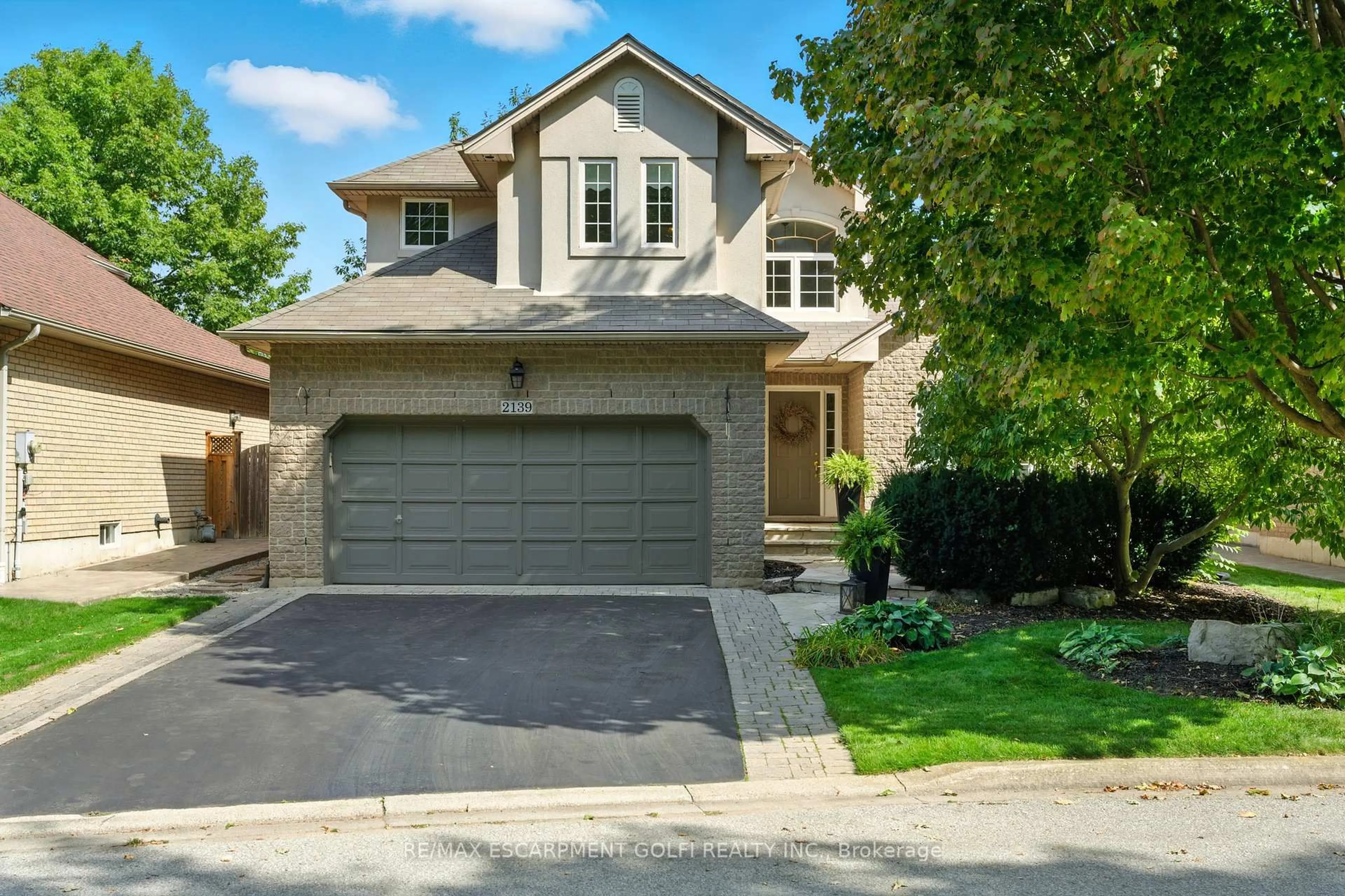 Home with brick exterior material, street for 2139 Bushtrail Crt, Burlington Ontario L7M 4B2