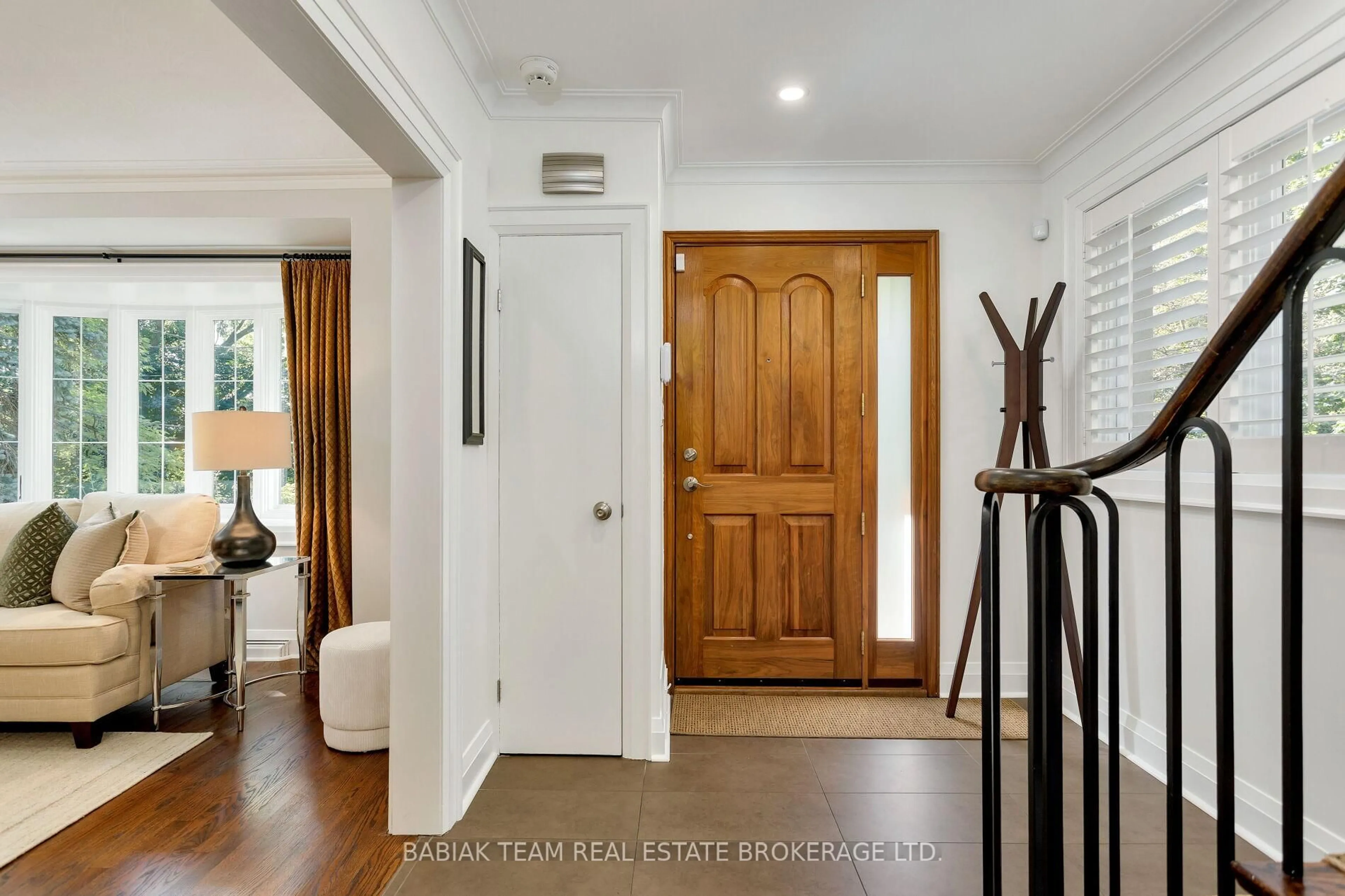 Indoor entryway for 74 Humberview Rd, Toronto Ontario M6S 1W8
