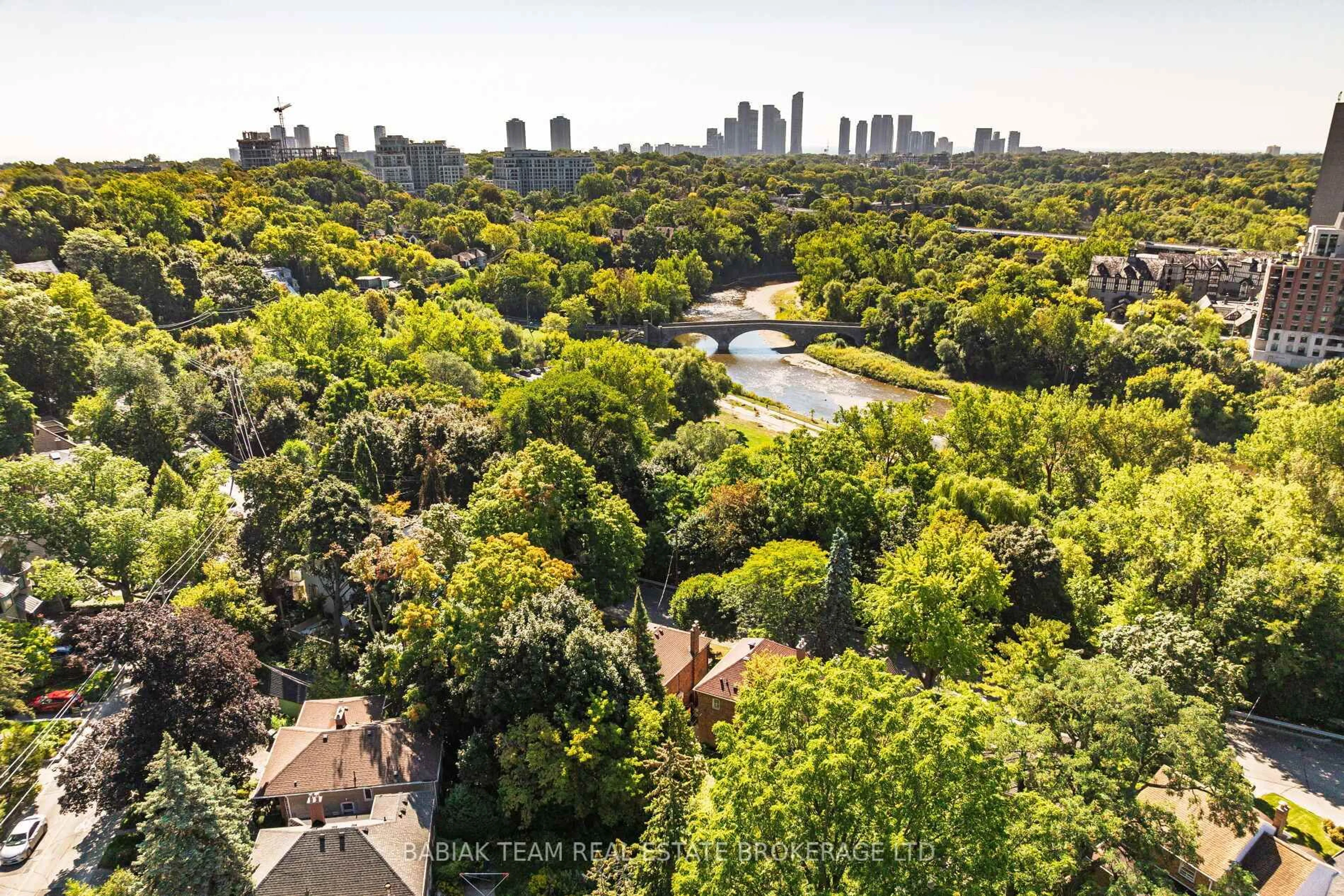 A pic from outside/outdoor area/front of a property/back of a property/a pic from drone, city buildings view from balcony for 74 Humberview Rd, Toronto Ontario M6S 1W8