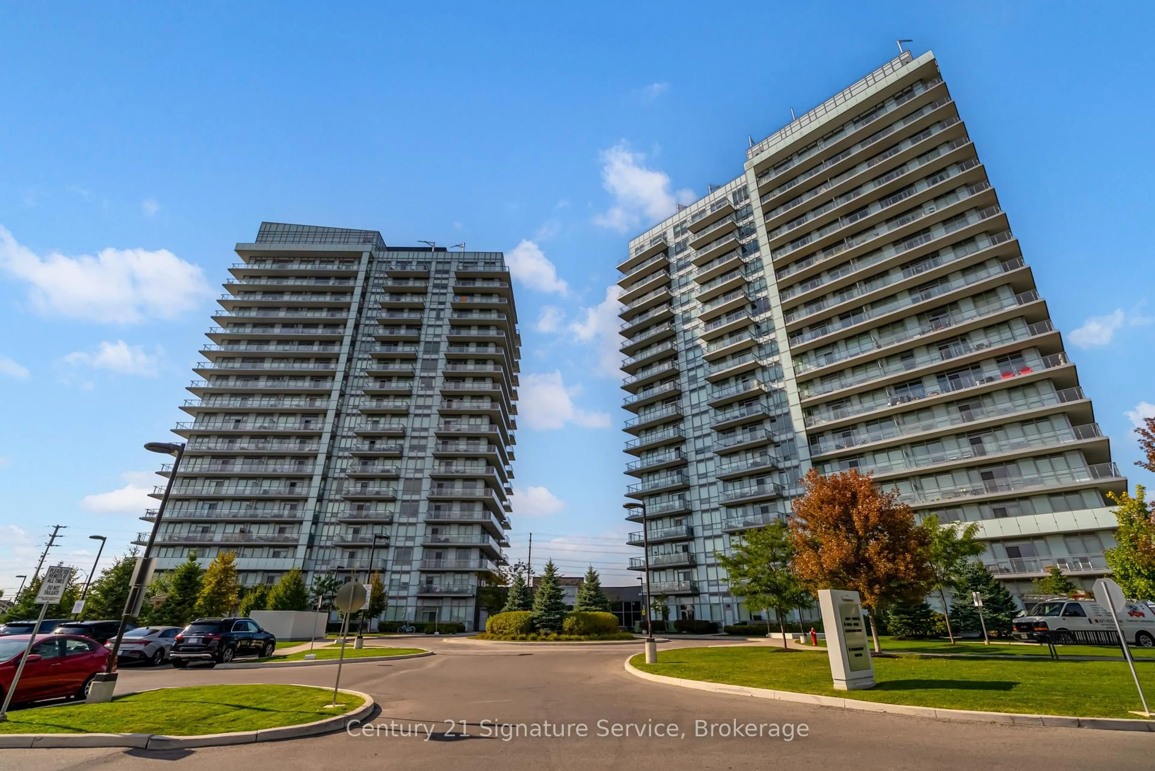 A pic from outside/outdoor area/front of a property/back of a property/a pic from drone, unknown for 4677 Glen Erin Dr #304, Mississauga Ontario L5M 2E5