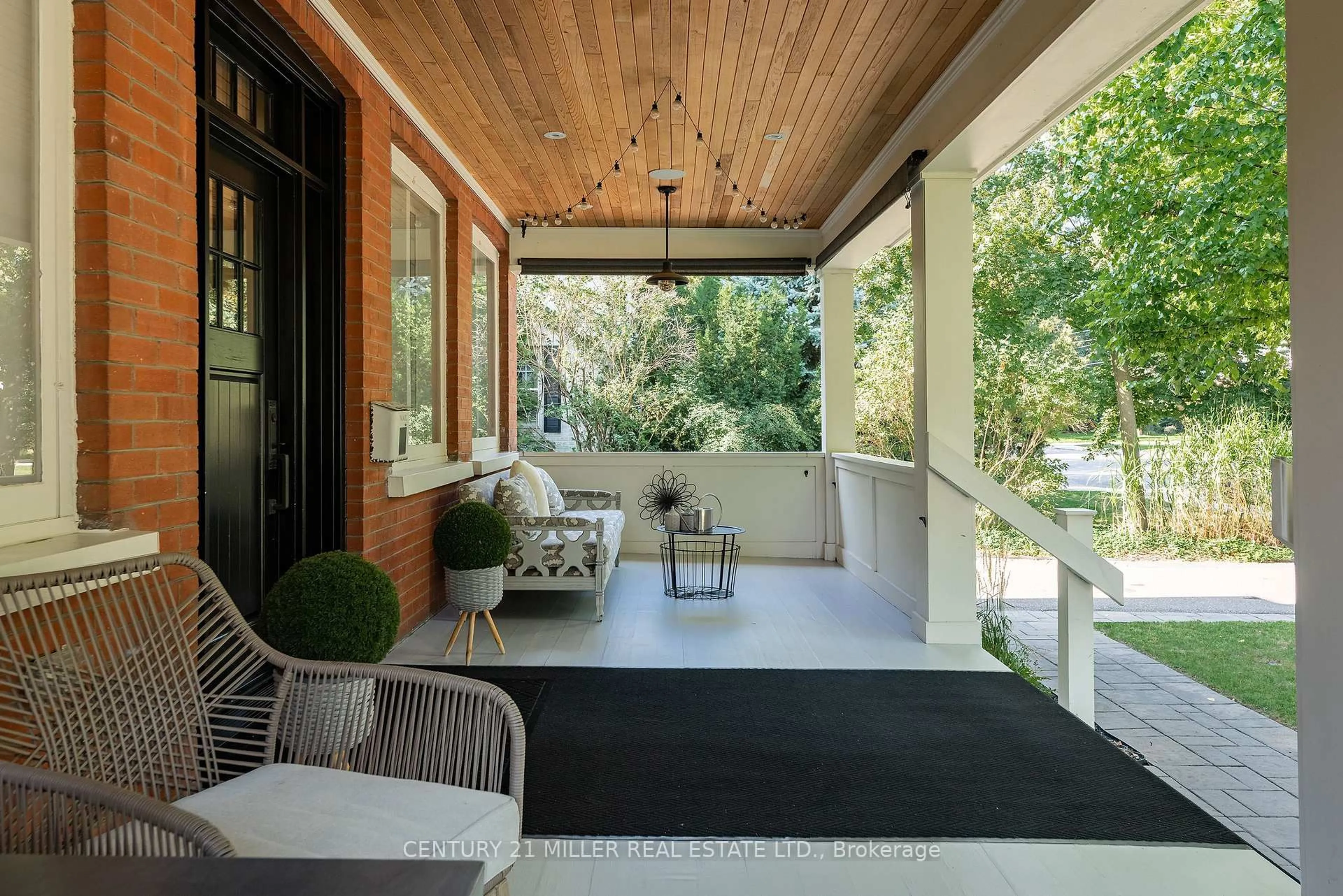 Patio, street for 340 Spruce St, Oakville Ontario L6J 2H1