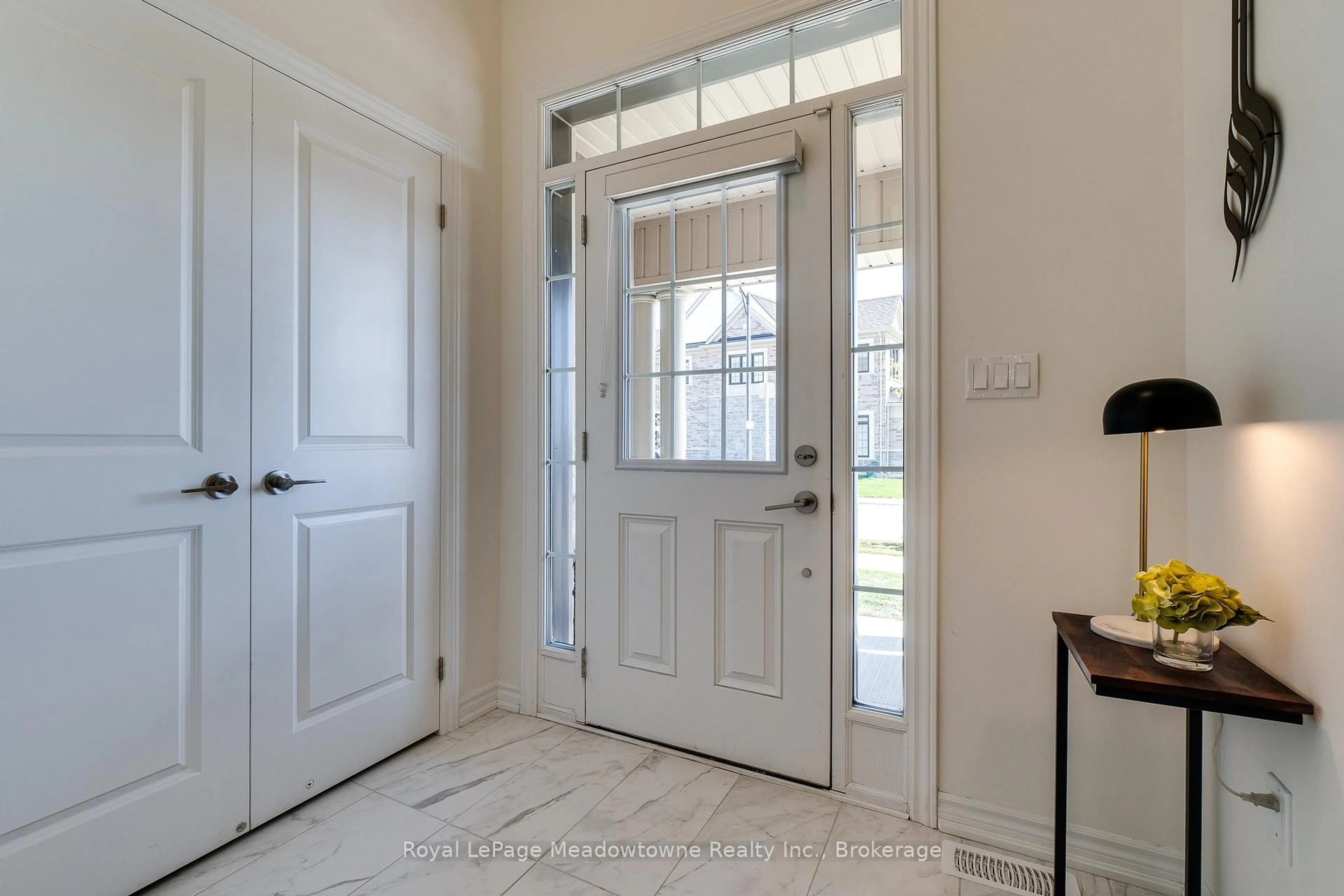 Indoor entryway for 497 Celandine Terr, Milton Ontario L9E 1T8