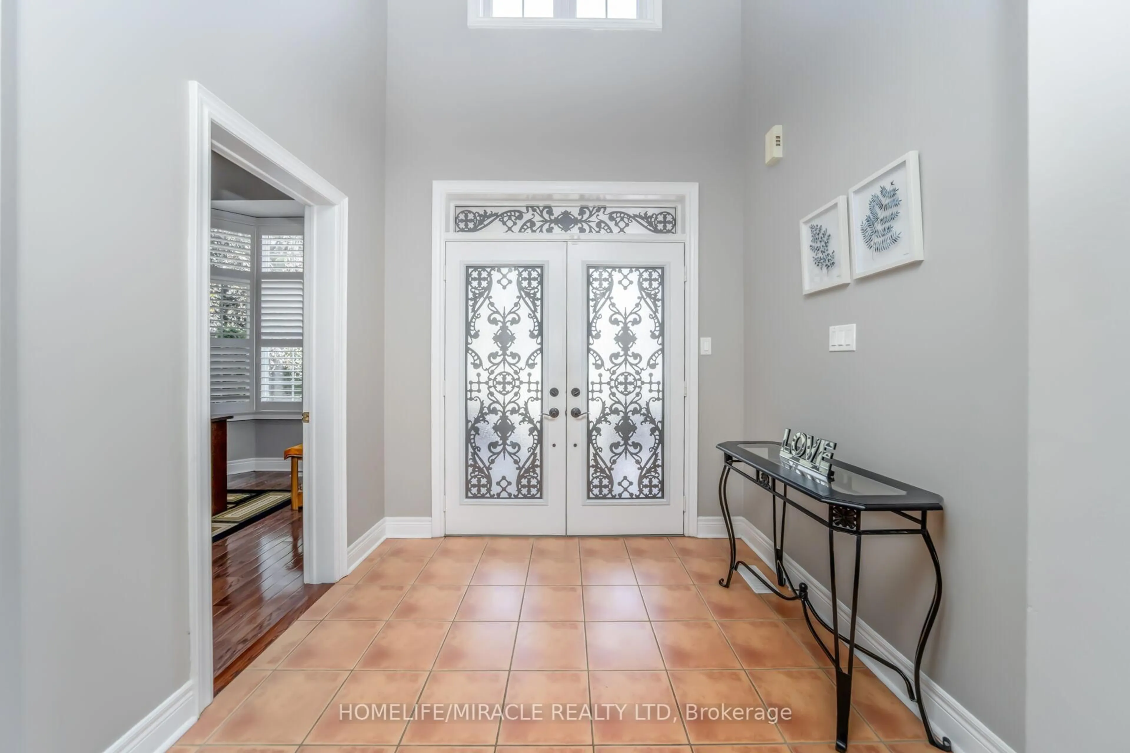 Indoor entryway for 32 Xavier Crt, Brampton Ontario L6Y 5S1