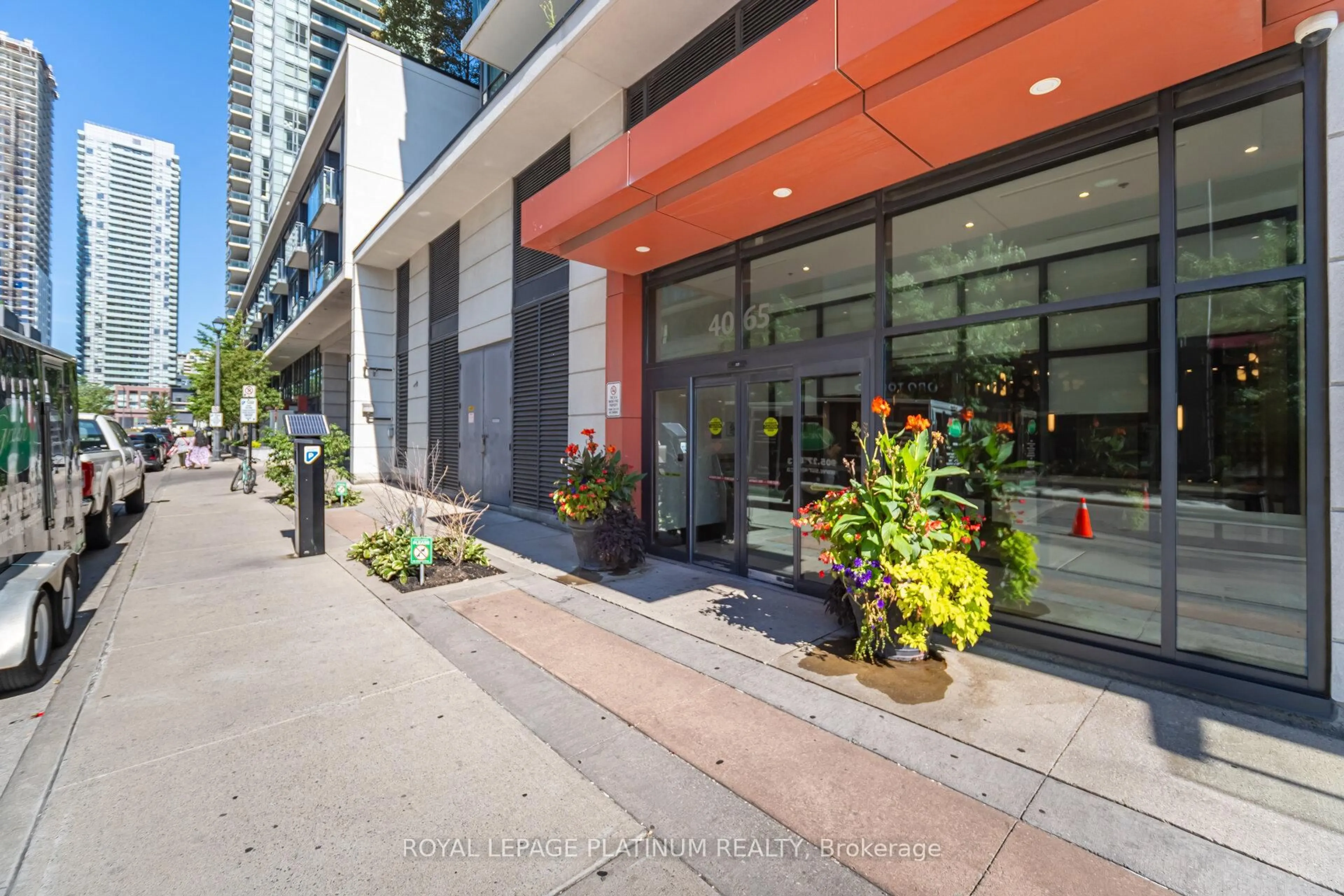 Patio, street for 4065 Brickstone Mews #2406, Mississauga Ontario L5B 0G3