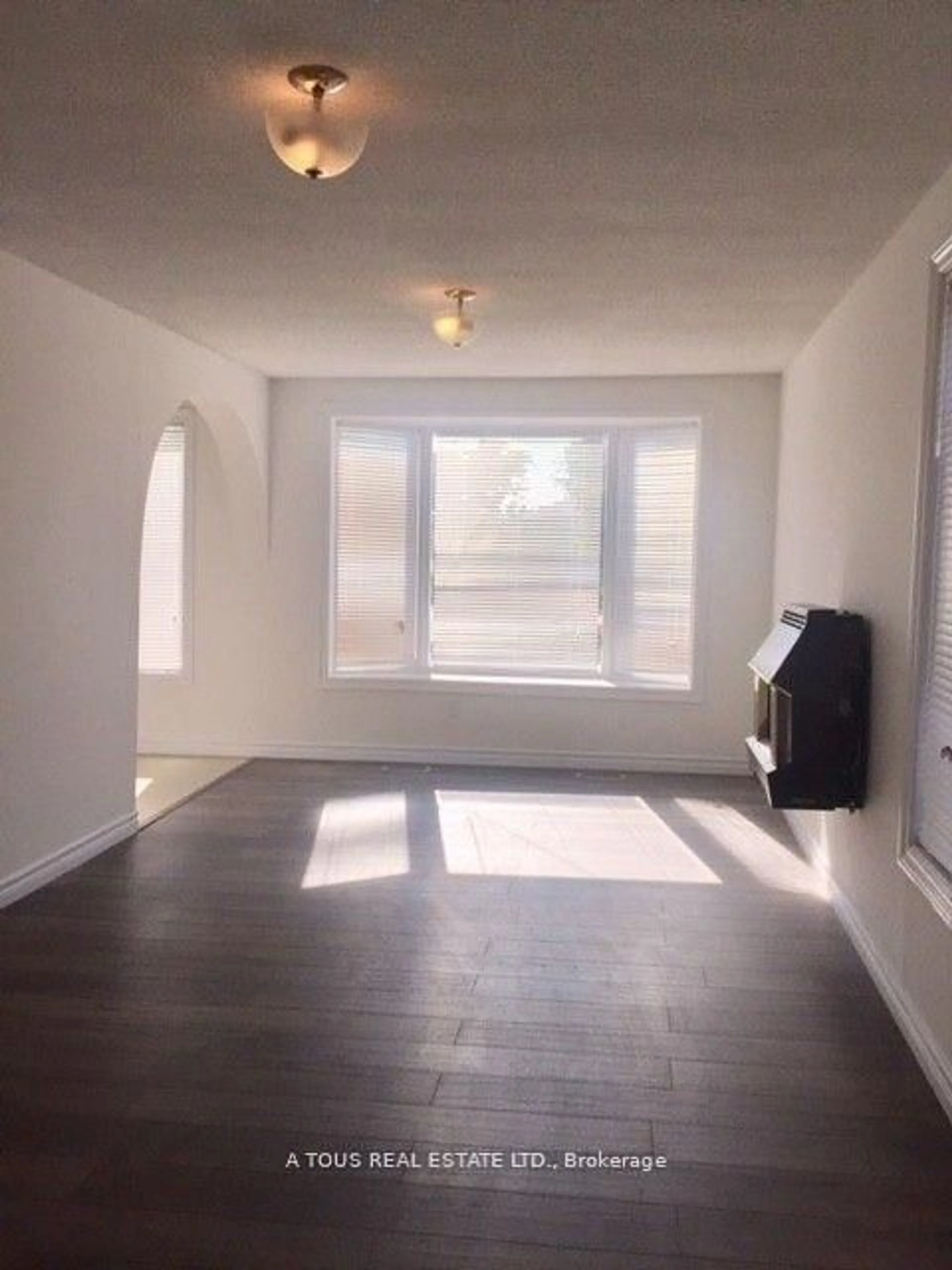 A pic of a room for 76 Centre St, Brampton Ontario L6W 2X8