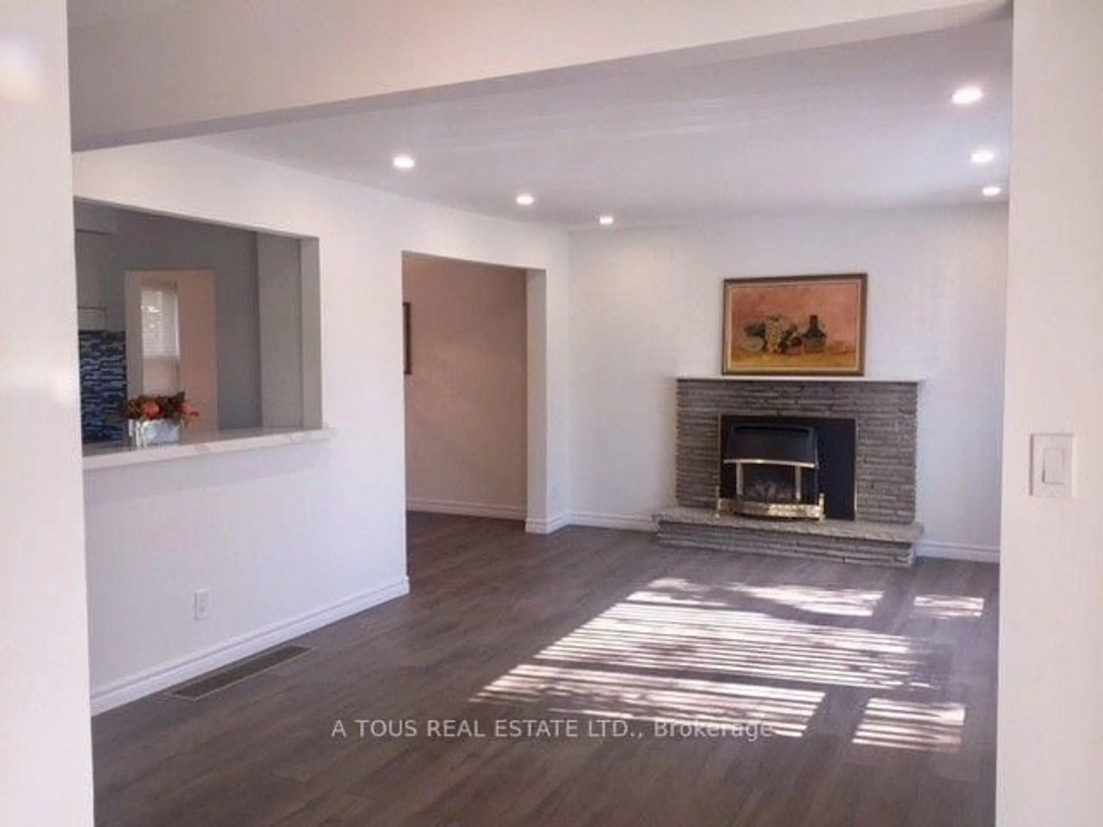 A pic of a room for 76 Centre St, Brampton Ontario L6W 2X8