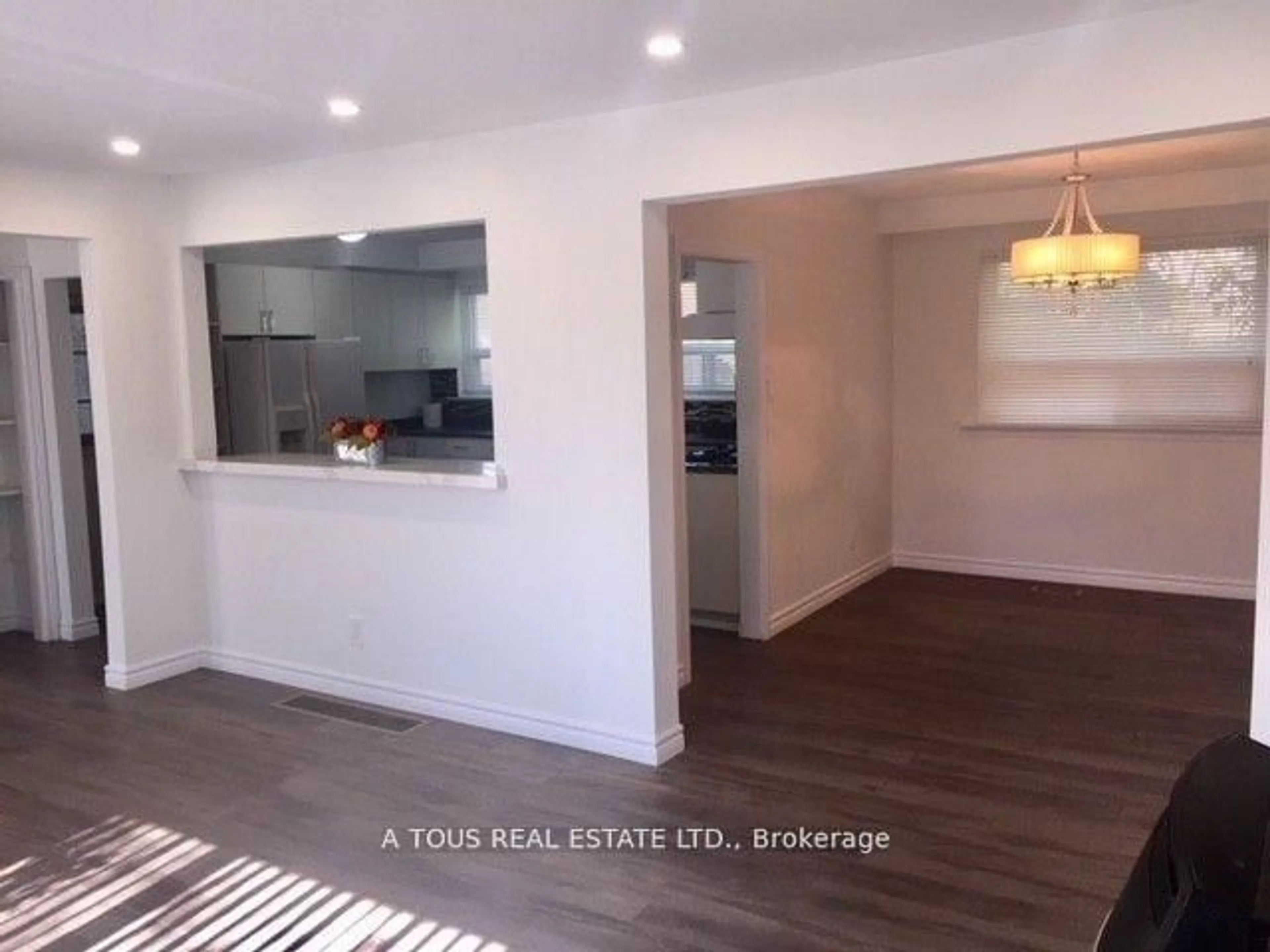Open concept kitchen, unknown for 76 Centre St, Brampton Ontario L6W 2X8