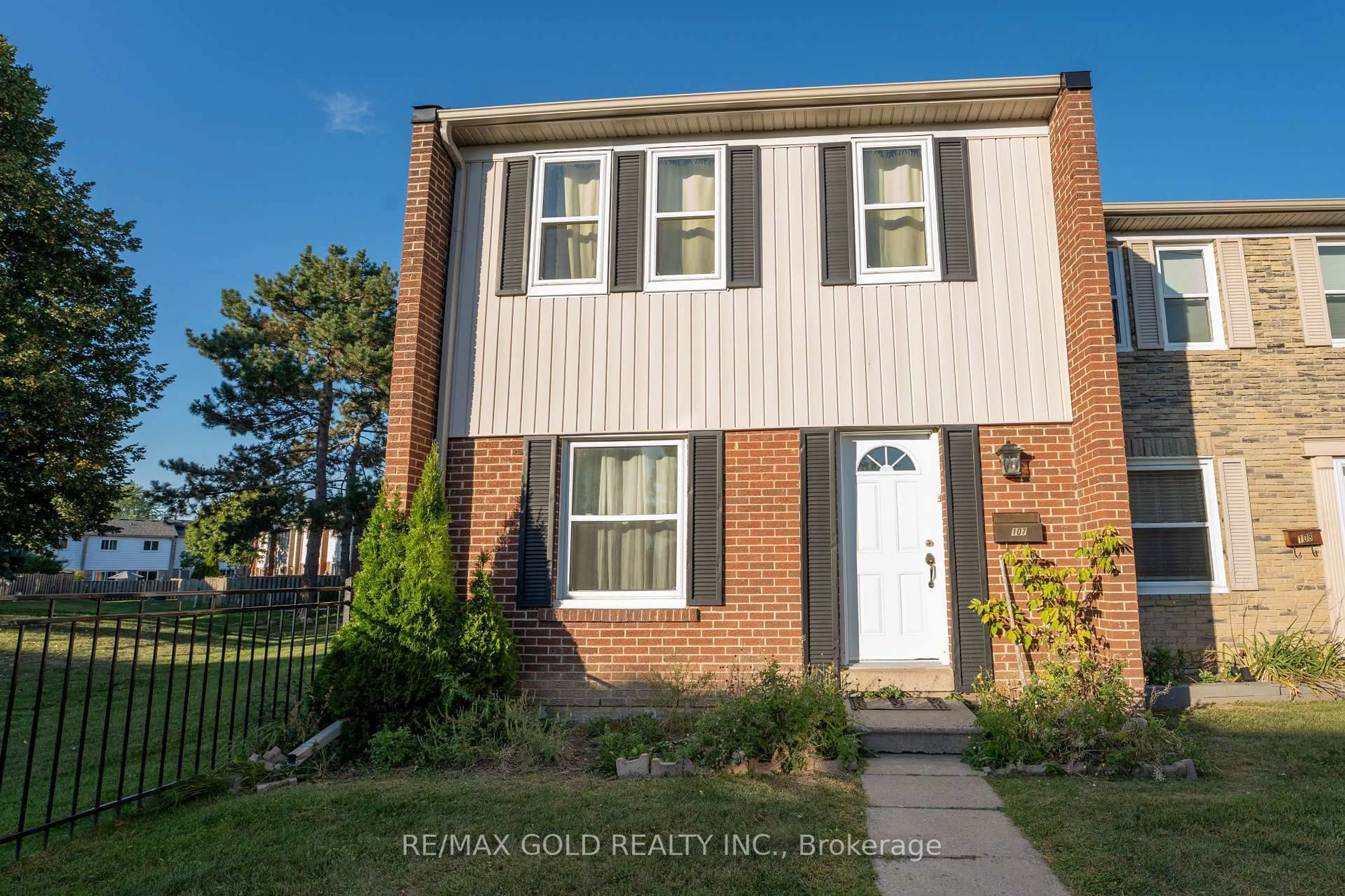 Home with brick exterior material, street for 900 Central Park Dr #107, Brampton Ontario L6S 3J6