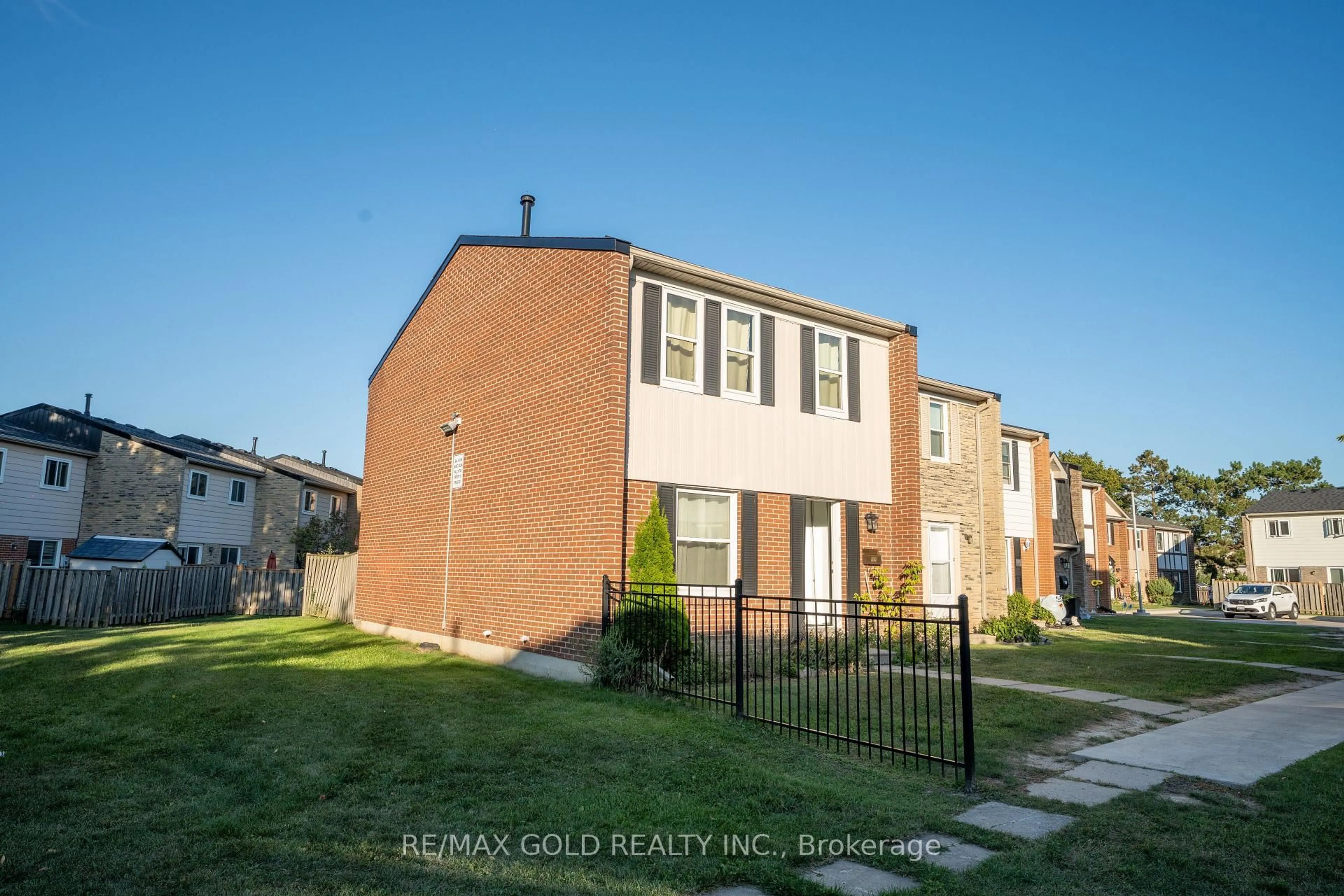 A pic from outside/outdoor area/front of a property/back of a property/a pic from drone, street for 900 Central Park Dr #107, Brampton Ontario L6S 3J6