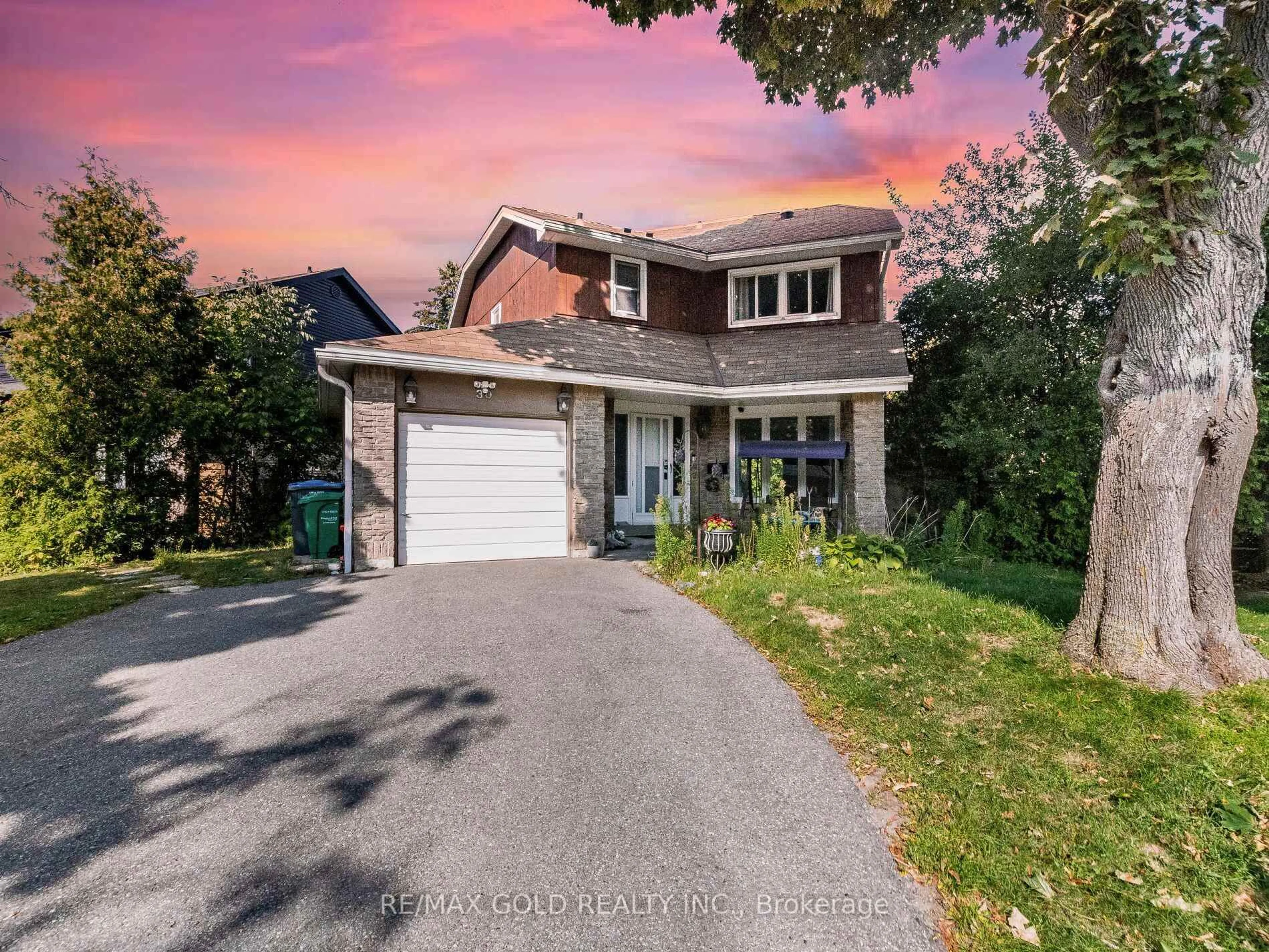 A pic from outside/outdoor area/front of a property/back of a property/a pic from drone, street for 30 Longbourne Cres, Brampton Ontario L6S 2R9