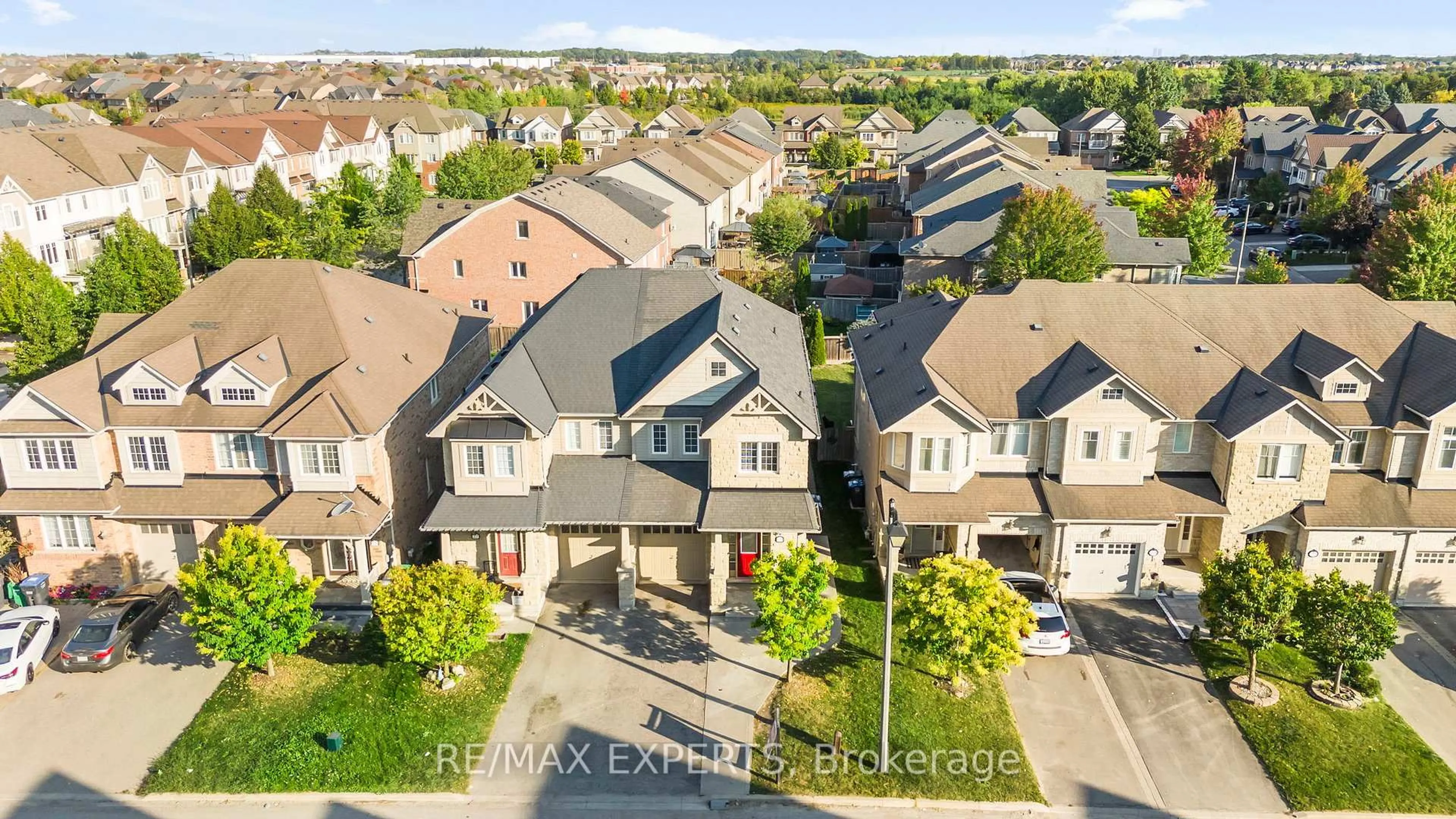 A pic from outside/outdoor area/front of a property/back of a property/a pic from drone, street for 25 Waterville Way, Caledon Ontario L7C 3P6