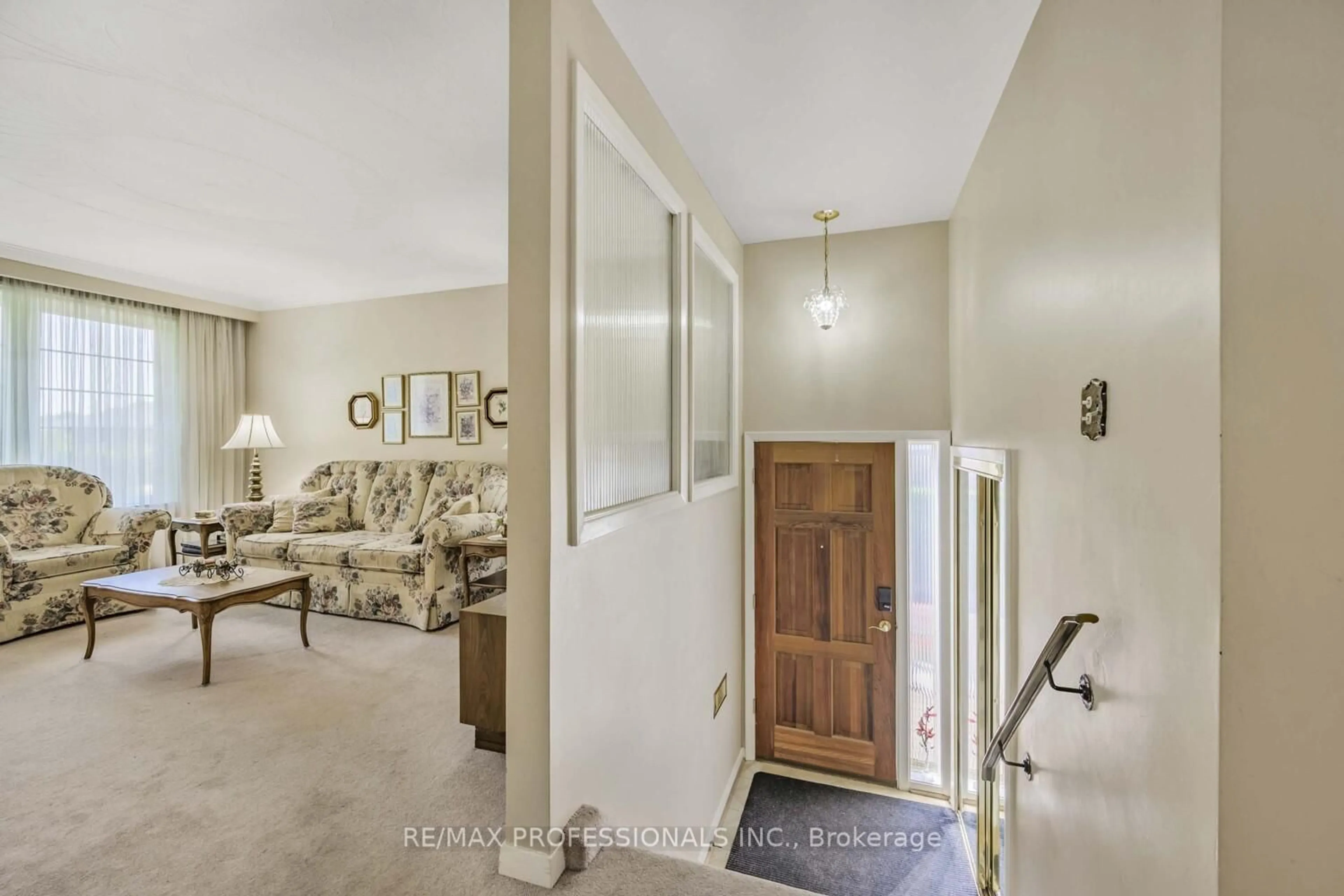 Indoor foyer for 6 Joshua Ave, Toronto Ontario M9W 4T6