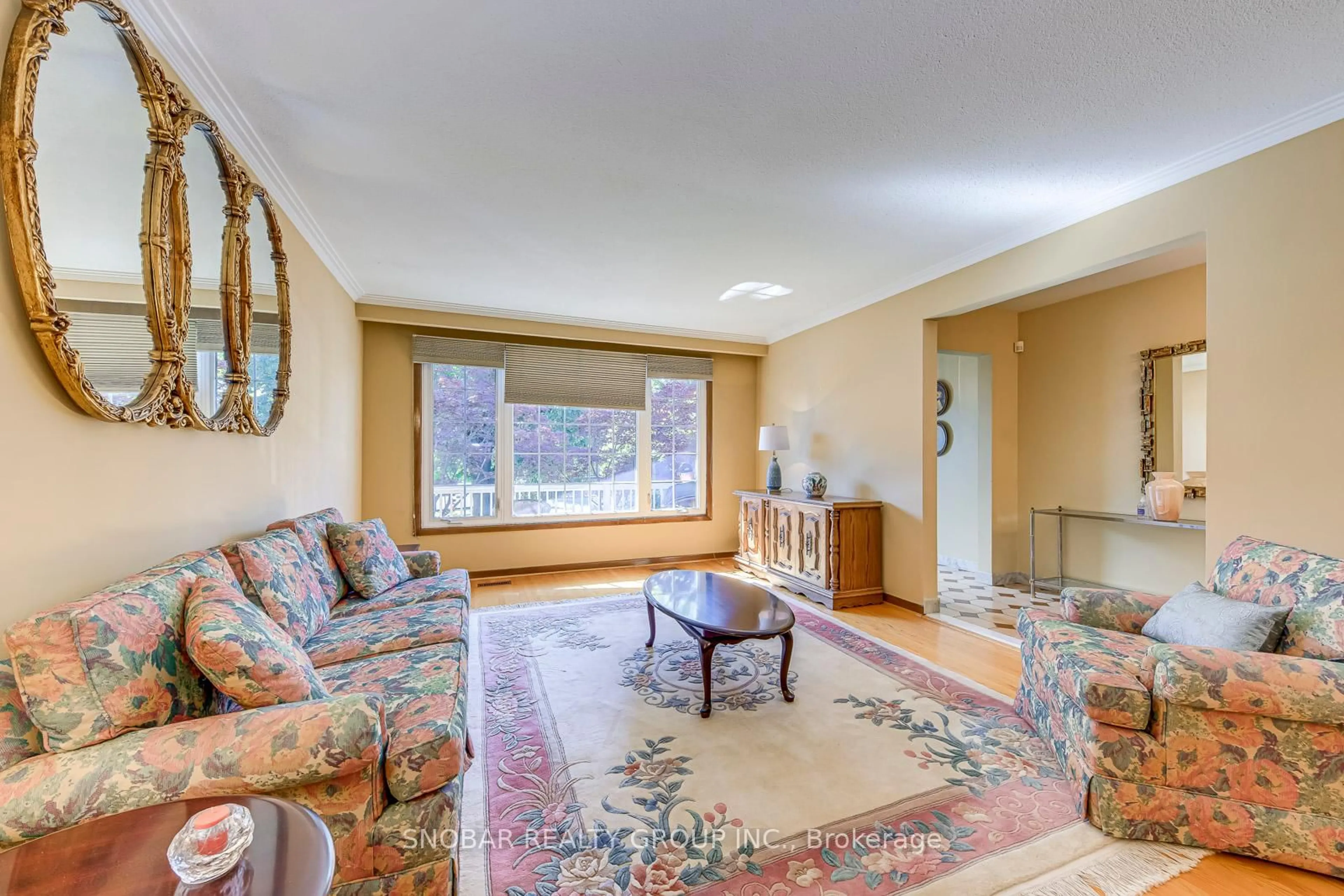 Living room with furniture, unknown for 6 Sunvale Dr, Toronto Ontario M9R 1Z3