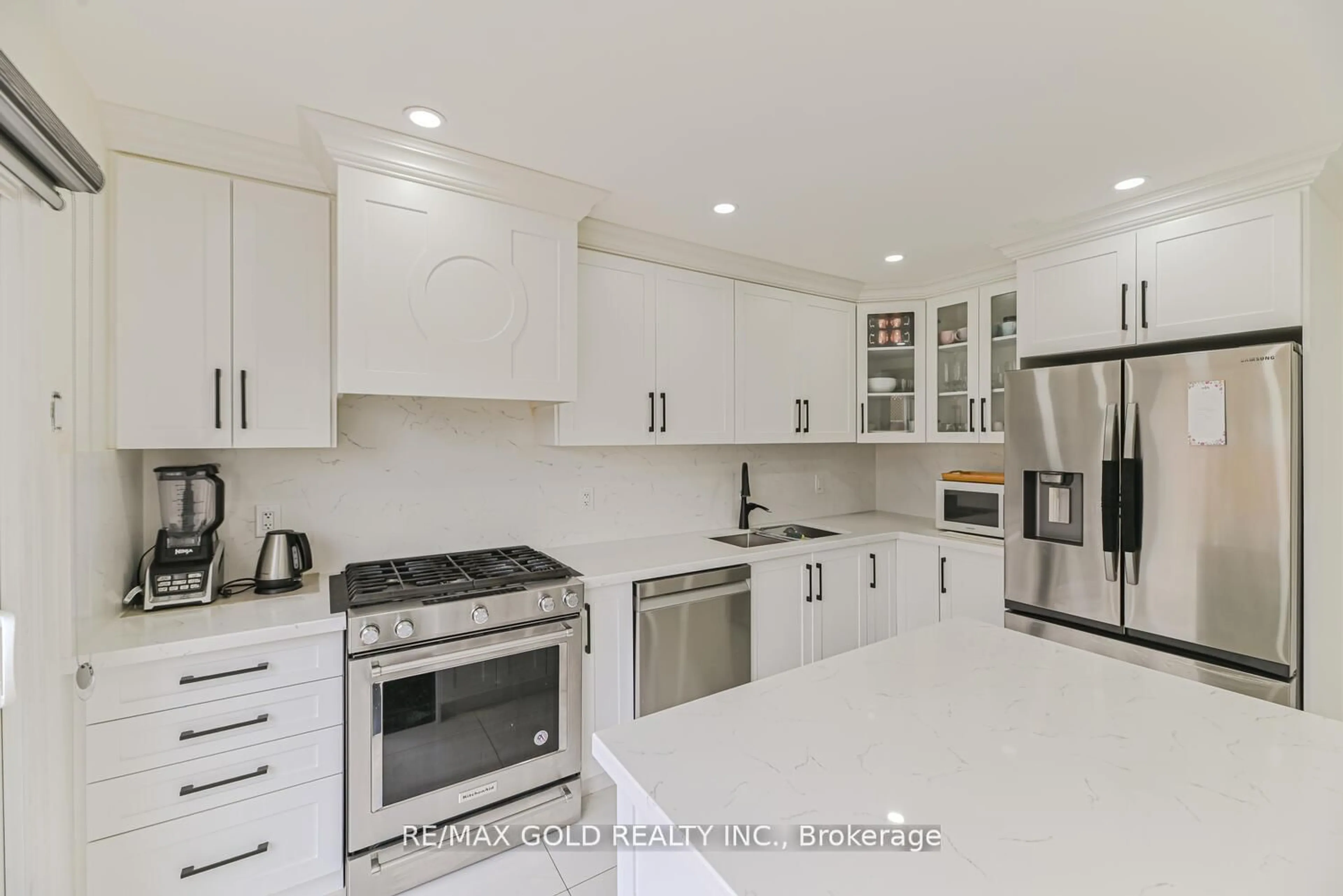 Unknown for 81 Drake Blvd, Brampton Ontario L6T 3L2