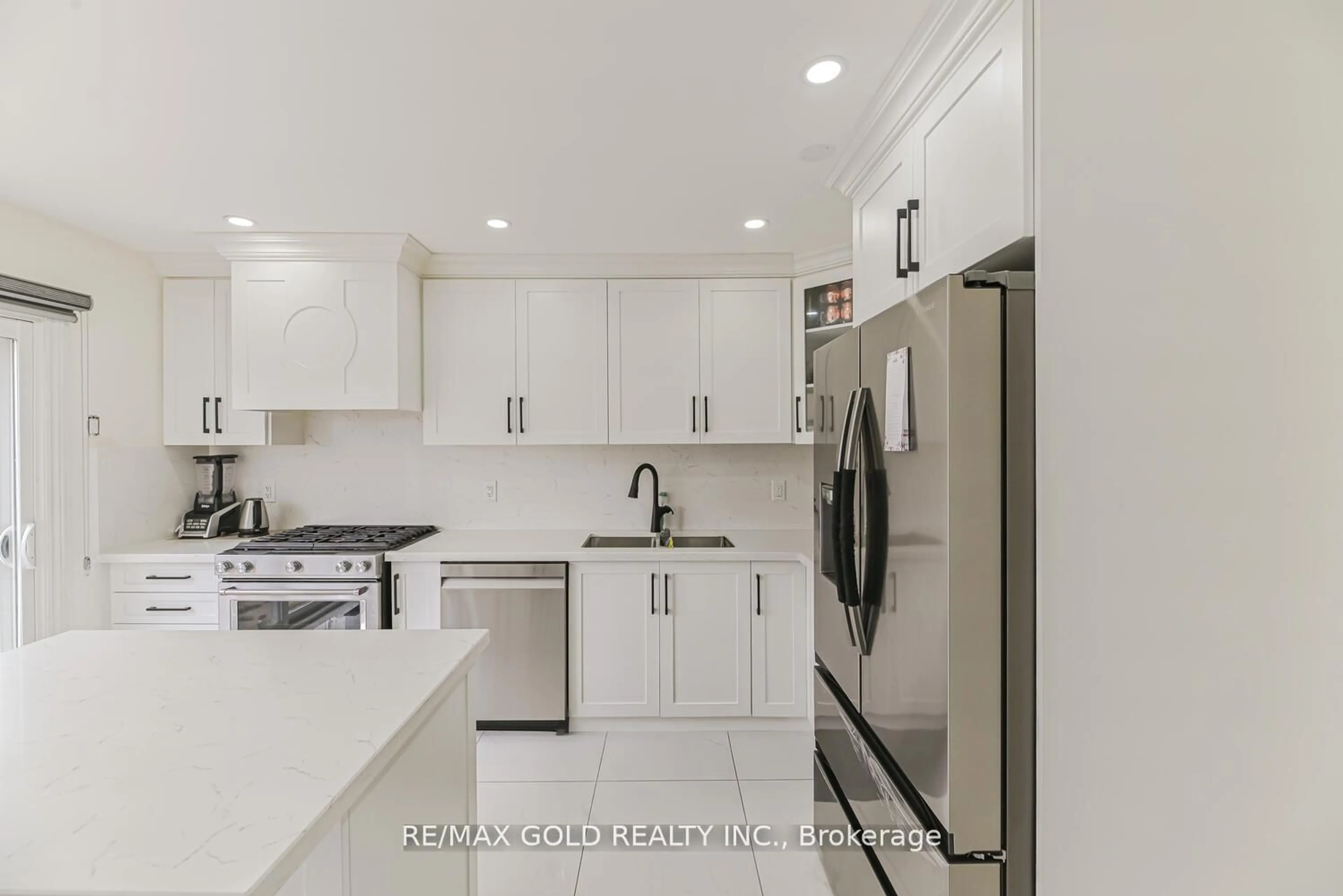 Unknown for 81 Drake Blvd, Brampton Ontario L6T 3L2