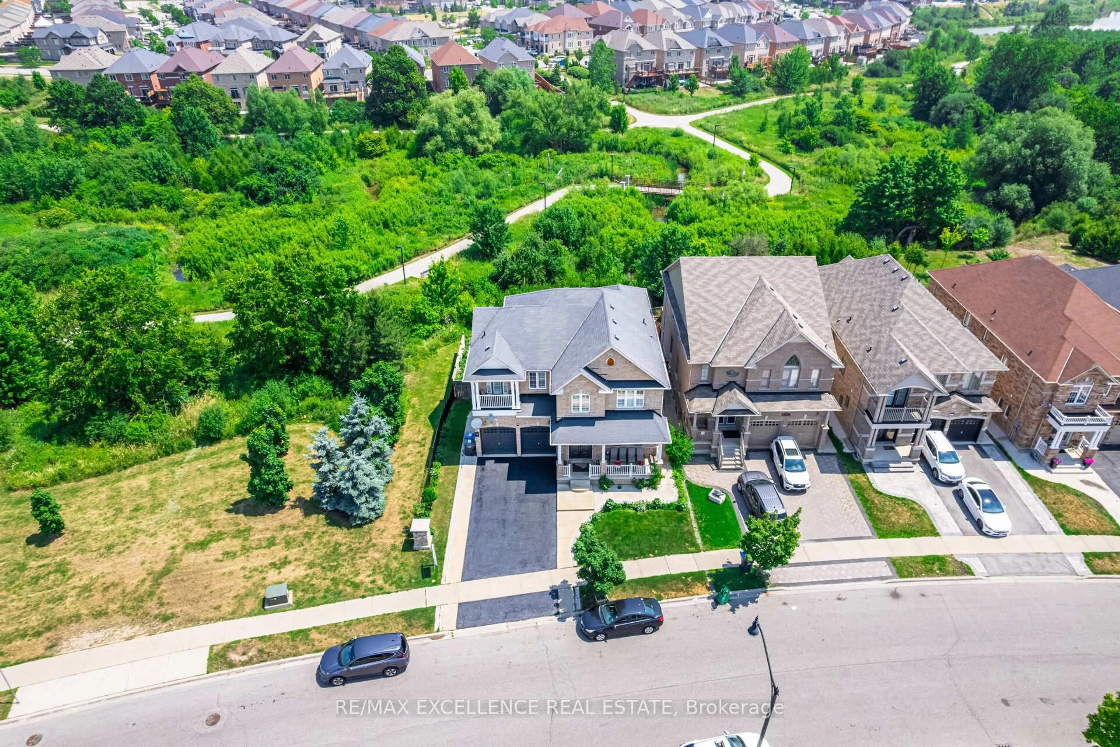 A pic from outside/outdoor area/front of a property/back of a property/a pic from drone, street for 73 Gardenbrooke Tr, Brampton Ontario L6P 3J3