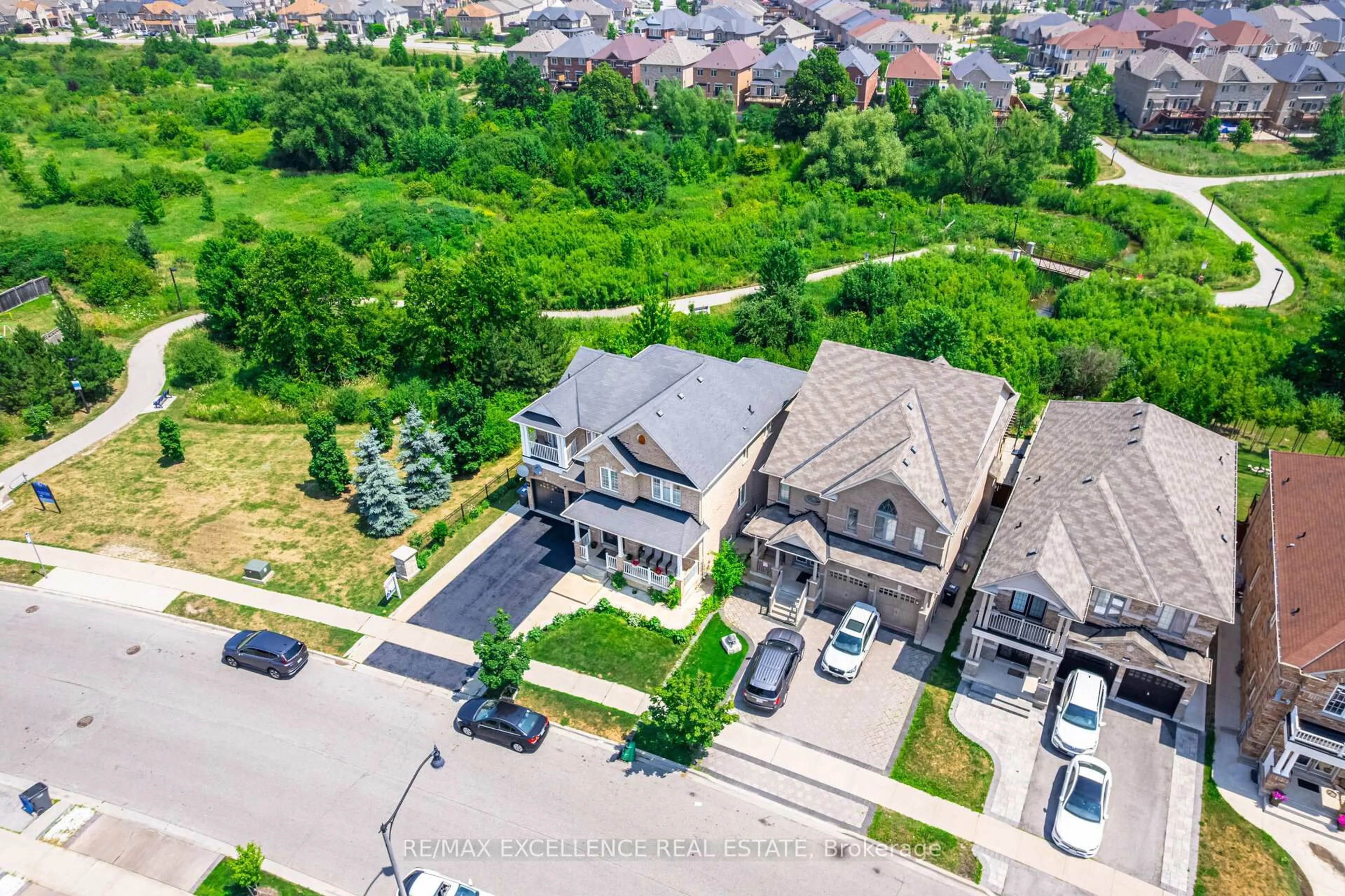 A pic from outside/outdoor area/front of a property/back of a property/a pic from drone, street for 73 Gardenbrooke Tr, Brampton Ontario L6P 3J3