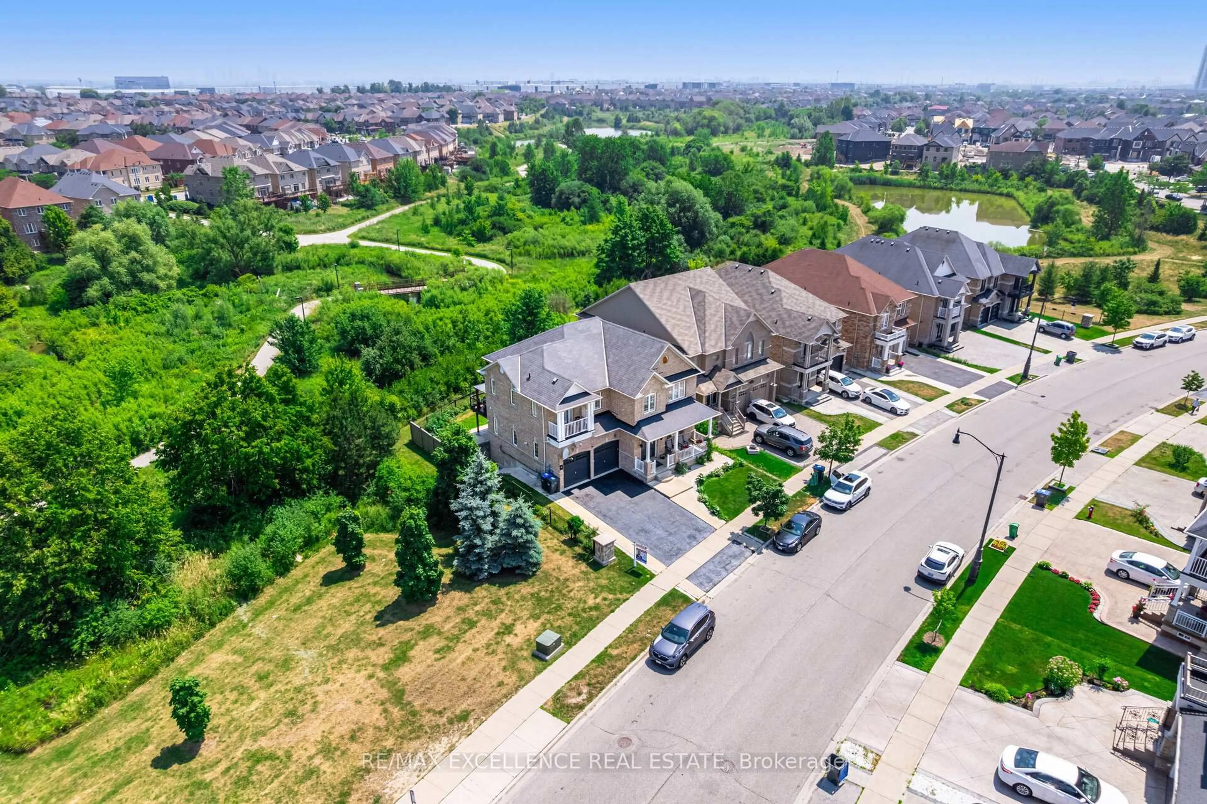 A pic from outside/outdoor area/front of a property/back of a property/a pic from drone, unknown for 73 Gardenbrooke Tr, Brampton Ontario L6P 3J3