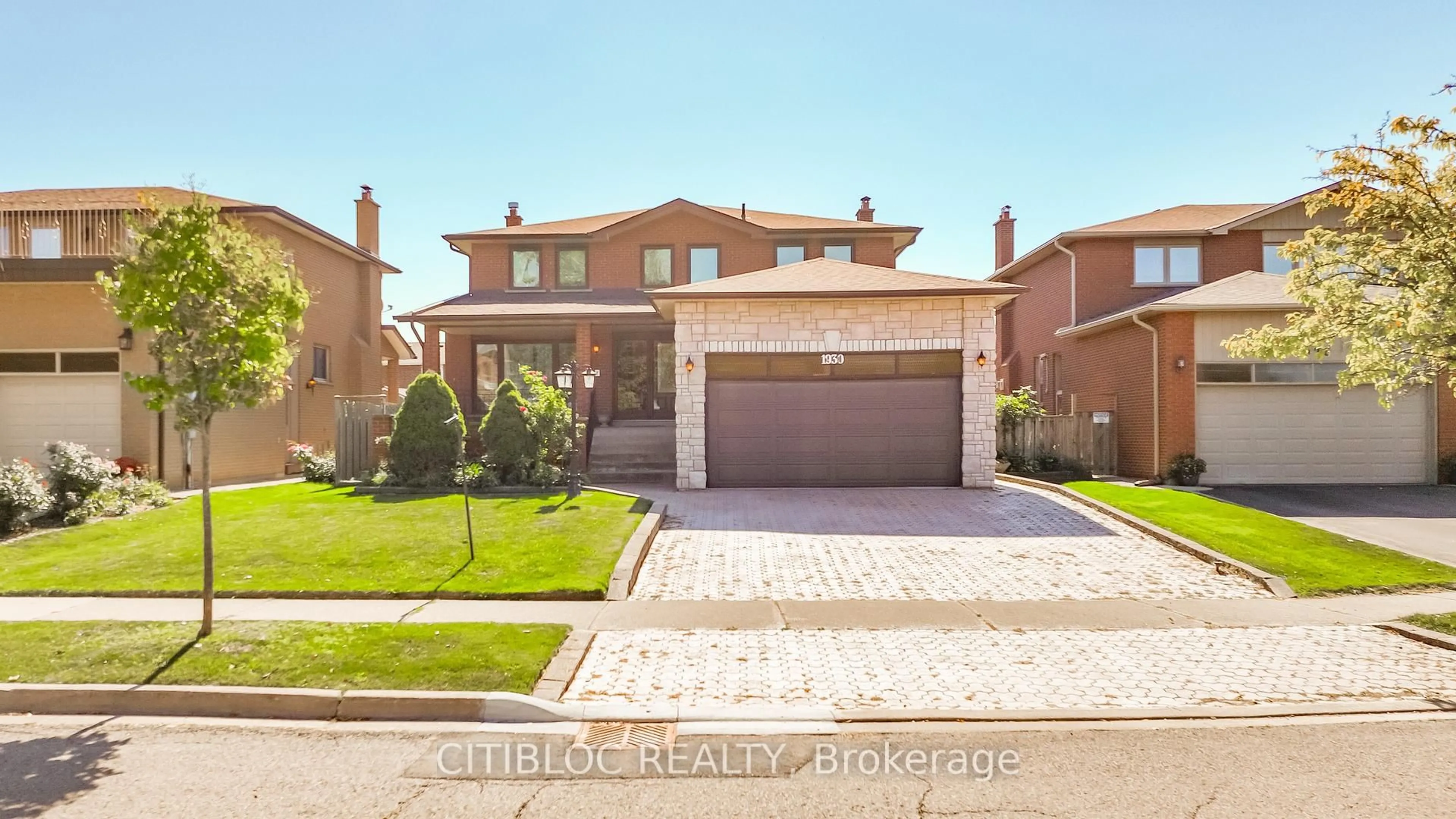 Home with brick exterior material, street for 1930 Carscadden Chse, Mississauga Ontario L4W 3R9