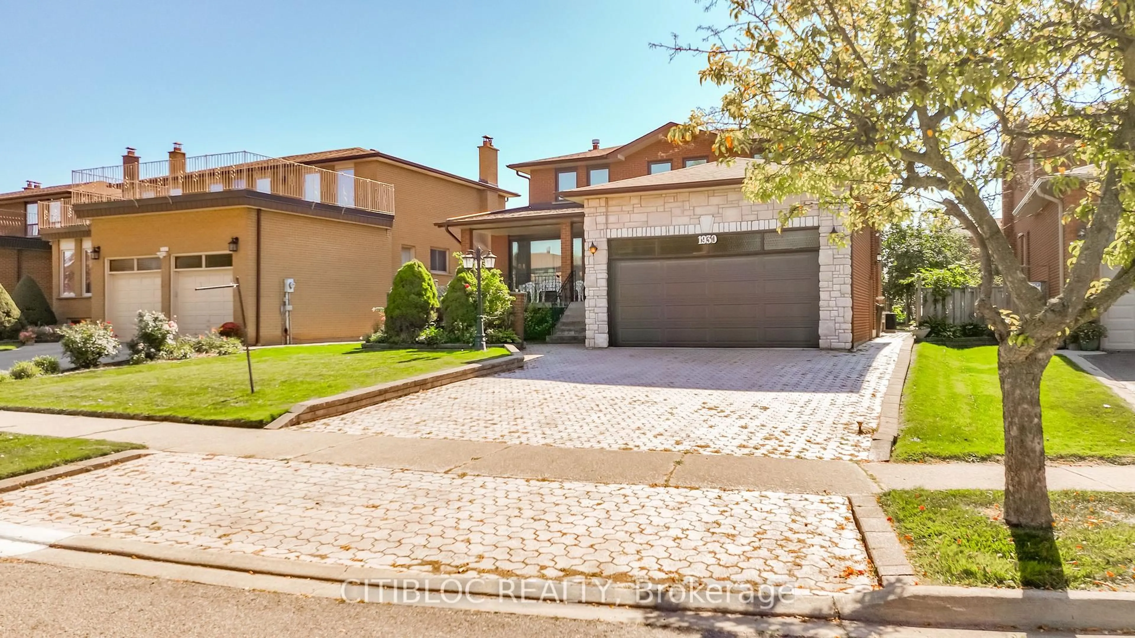 Home with brick exterior material, street for 1930 Carscadden Chse, Mississauga Ontario L4W 3R9