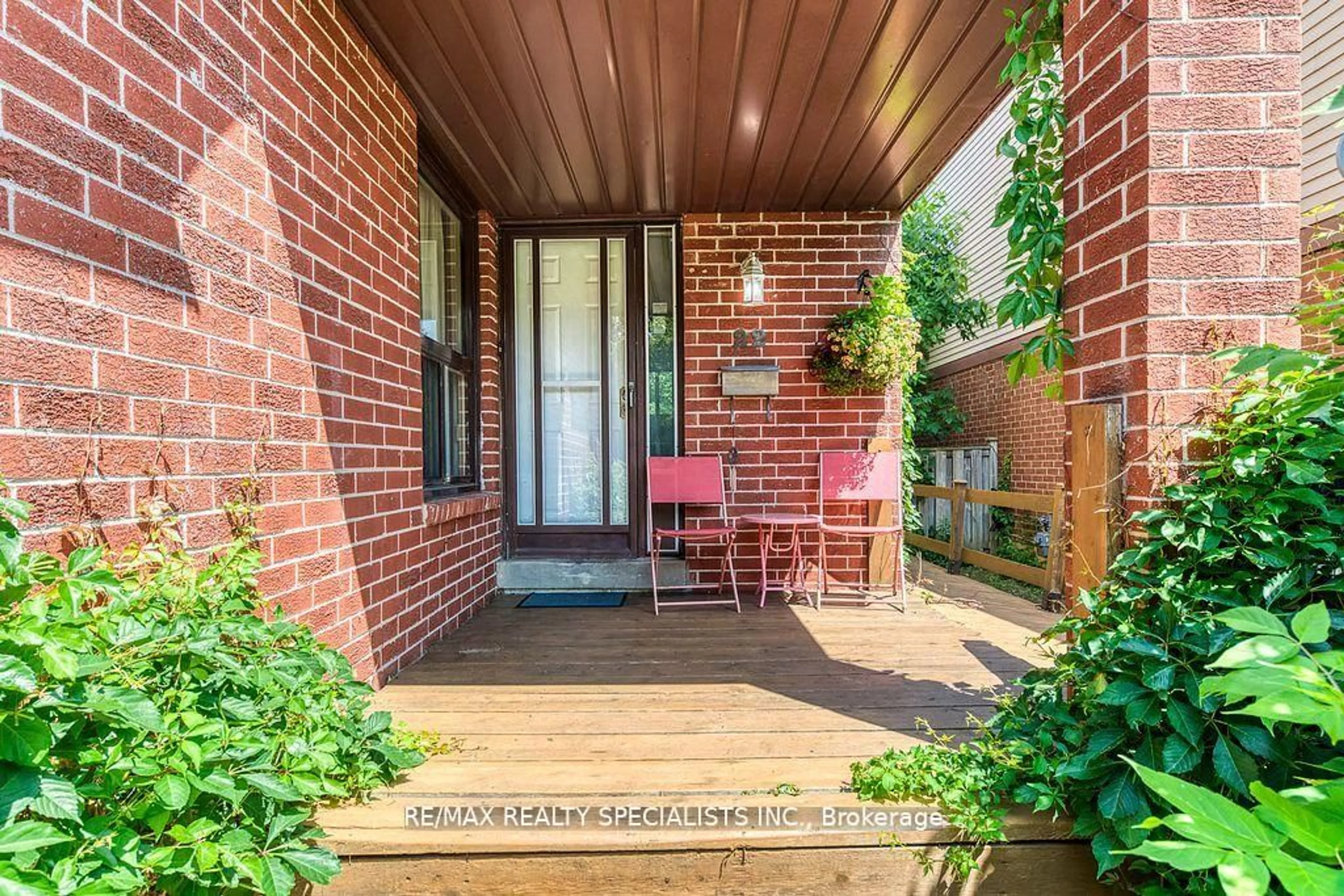 Home with brick exterior material, street for 22 Scotia Dr, Brampton Ontario L6Y 2W4