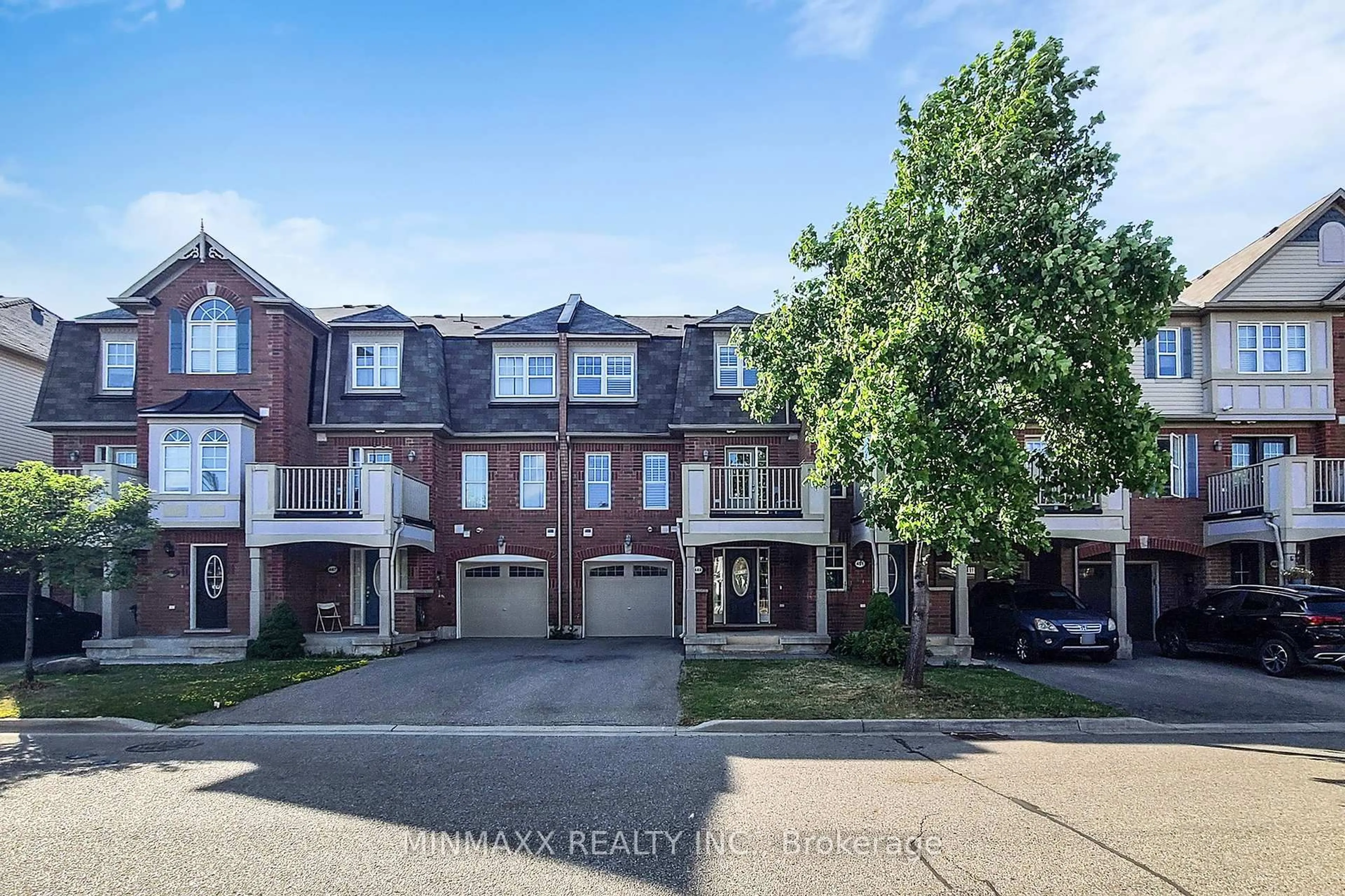 A pic from outside/outdoor area/front of a property/back of a property/a pic from drone, street for 449 DALHOUSIE Gate, Milton Ontario L9T 8G4