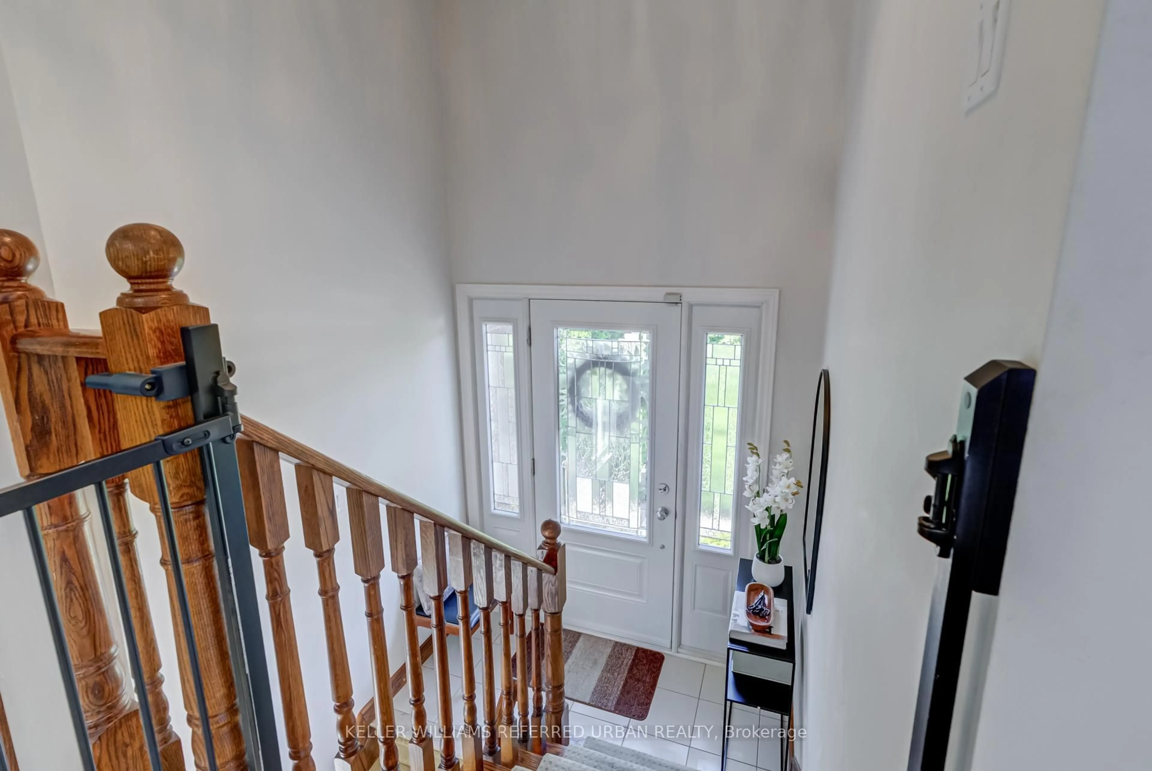 Indoor foyer for 55 Tedder St, Toronto Ontario M6M 4X2